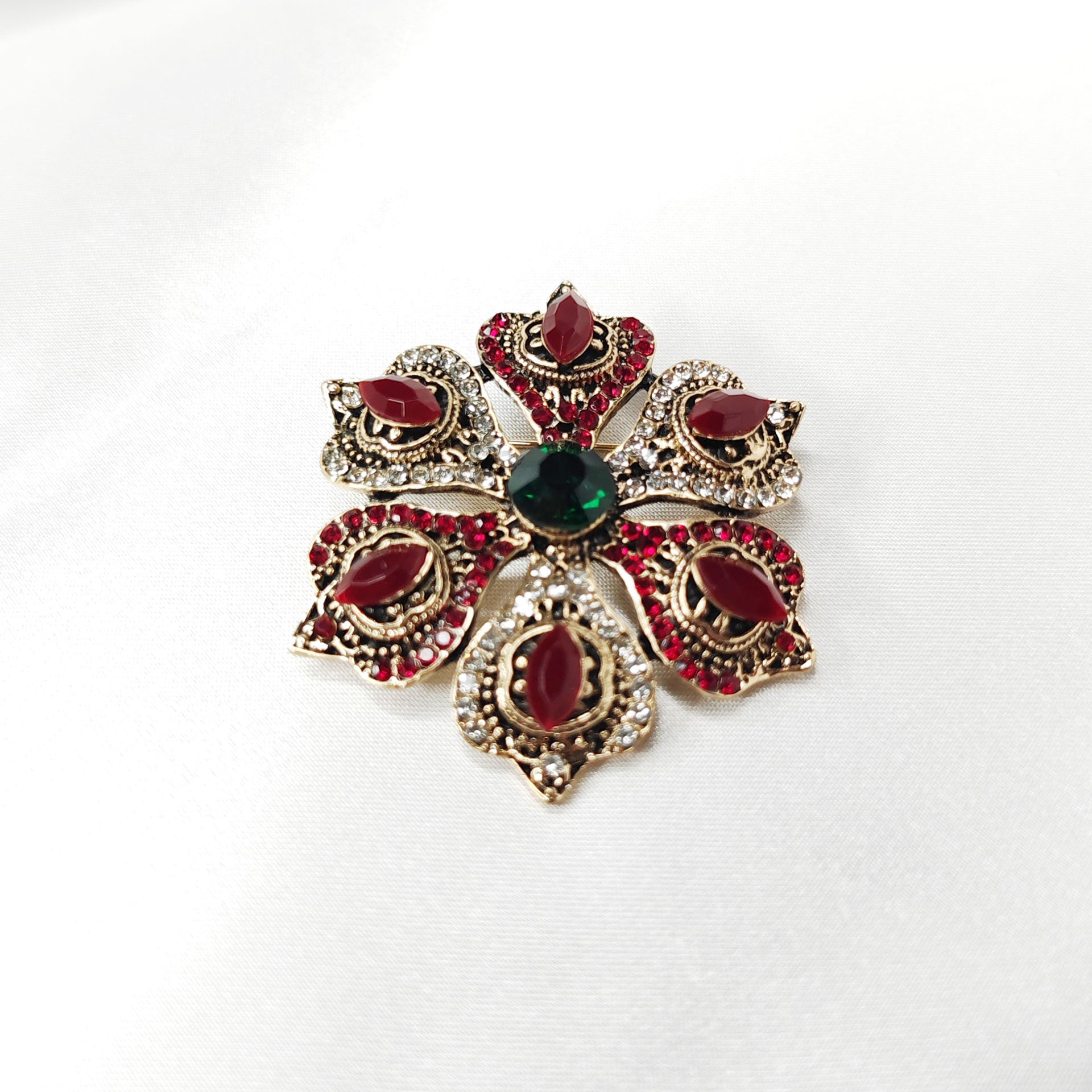 Broche bijou baroque fleur de grenat