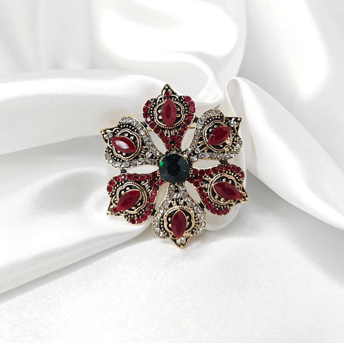 Broche Vintage Fleur Avec Strass - Ton Or, Occasion Avec Légères Rayures
