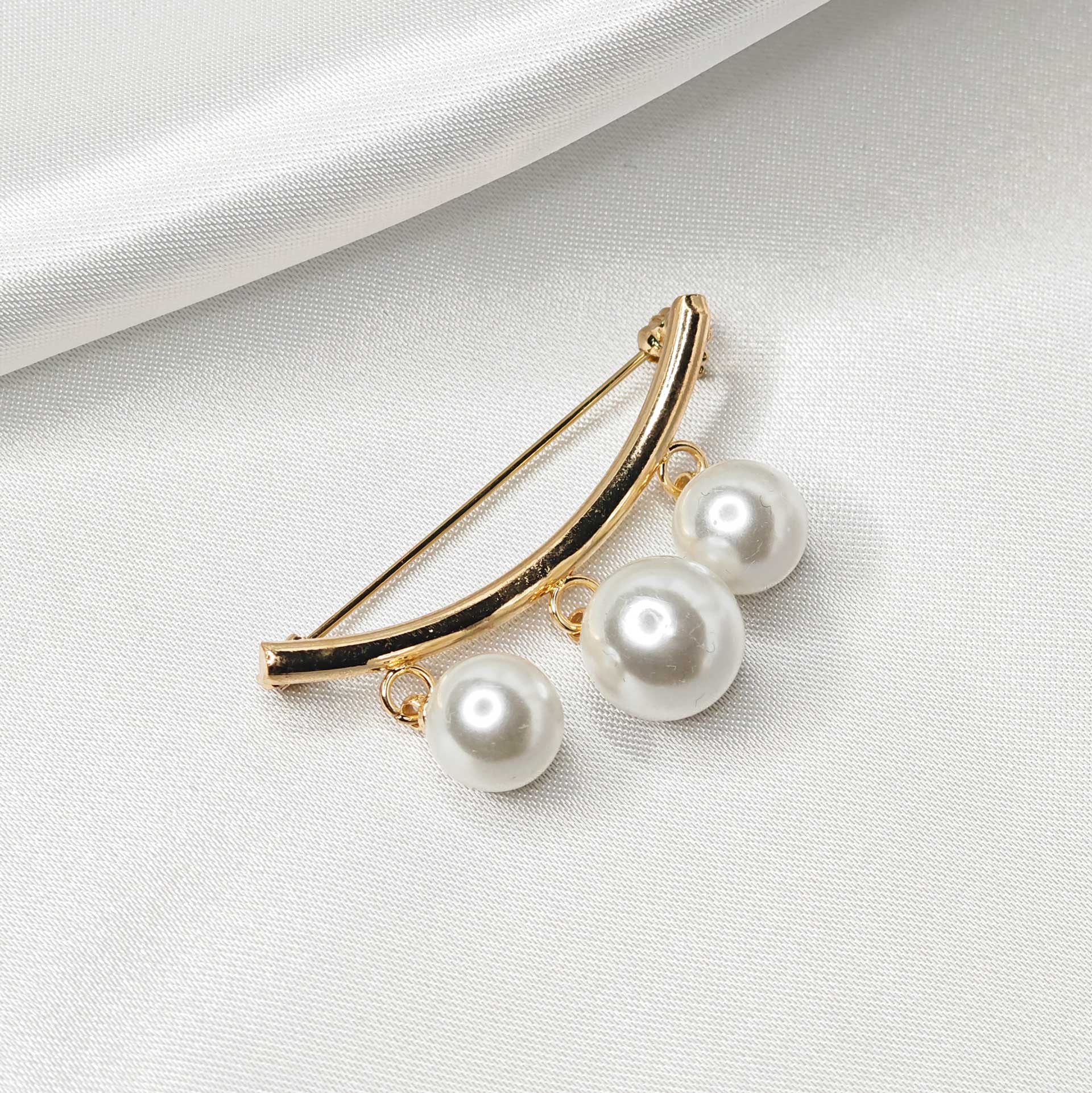 Photo principale de la broche bijou barrette de perles