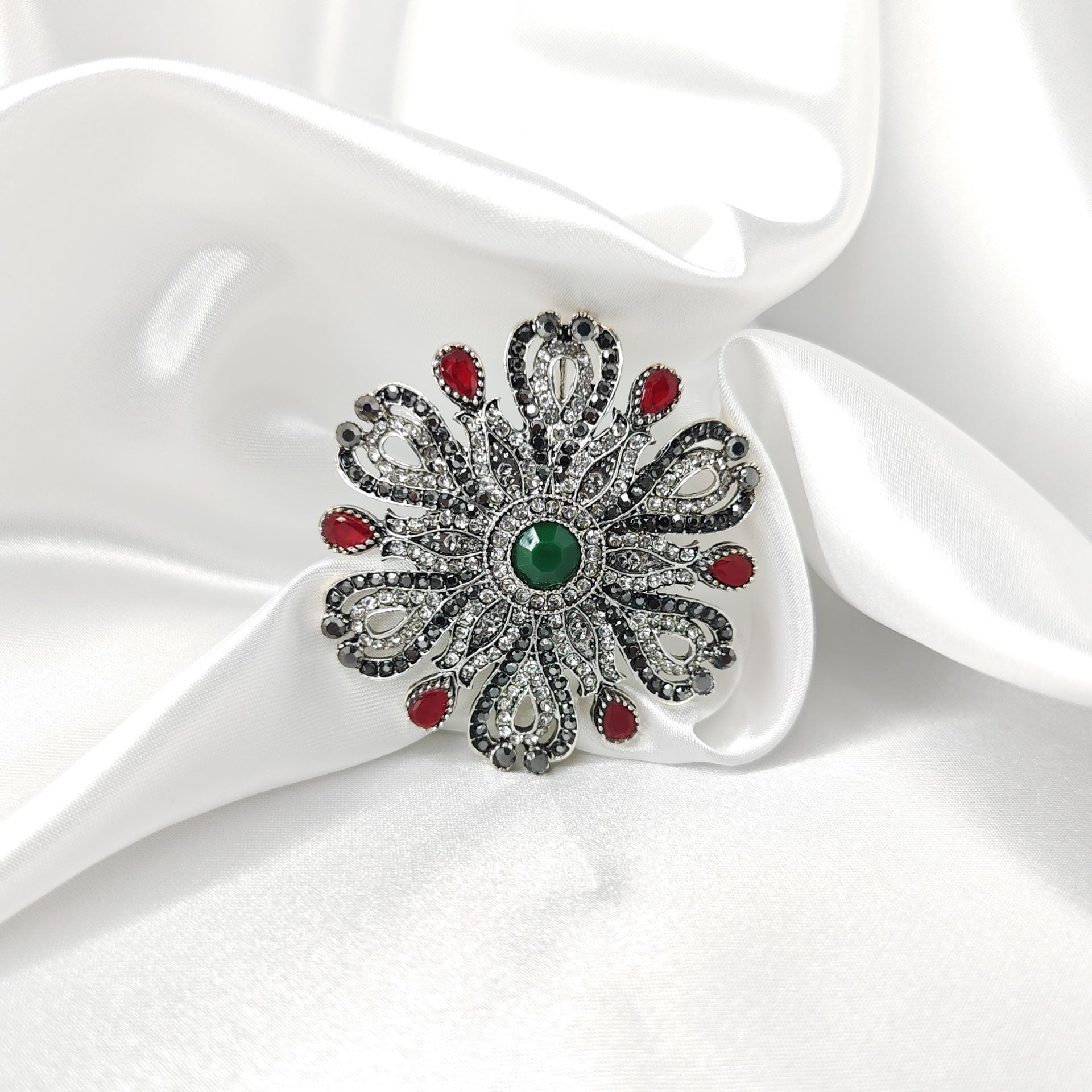 Broche bijou impériale baroque strass rubis et émeraude