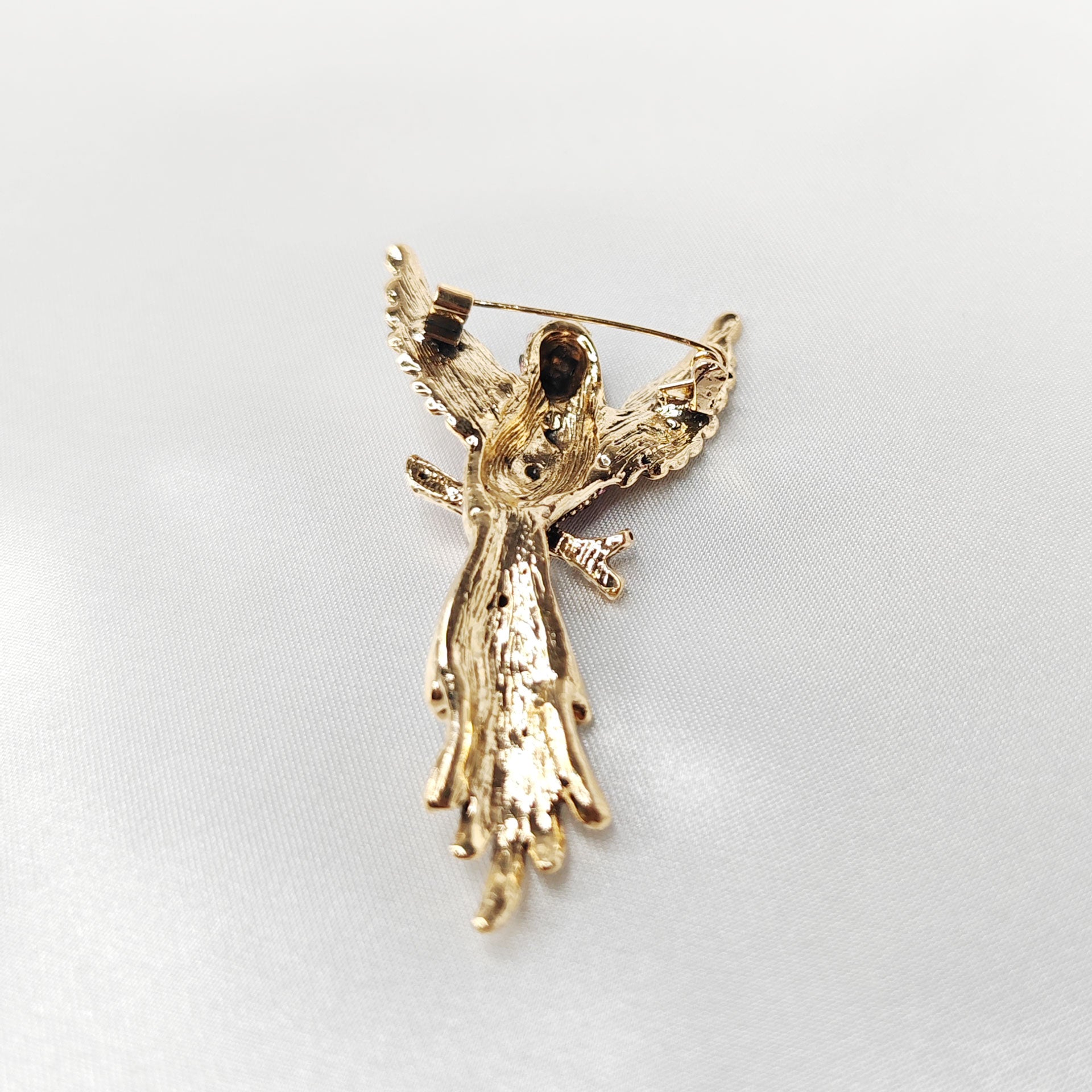 verso de la Broche bijou oiseau exotique perroquet rose et bleu