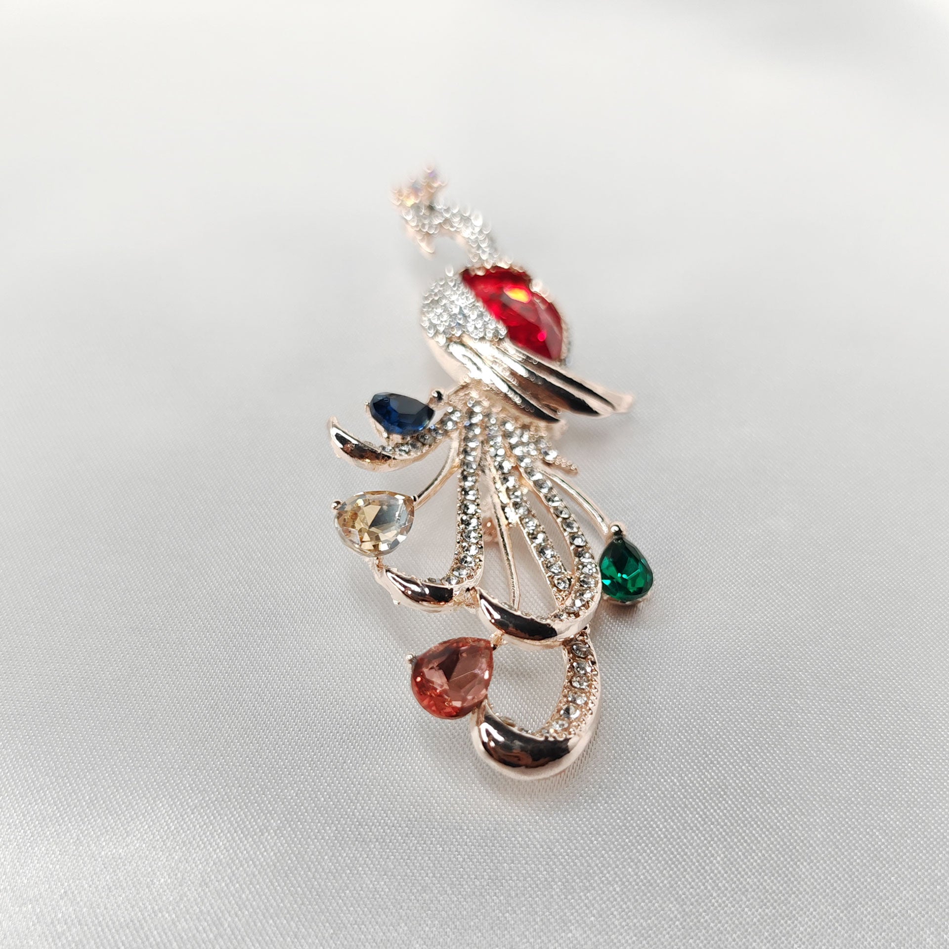 Broche bijou oiseau paon cristal rouge