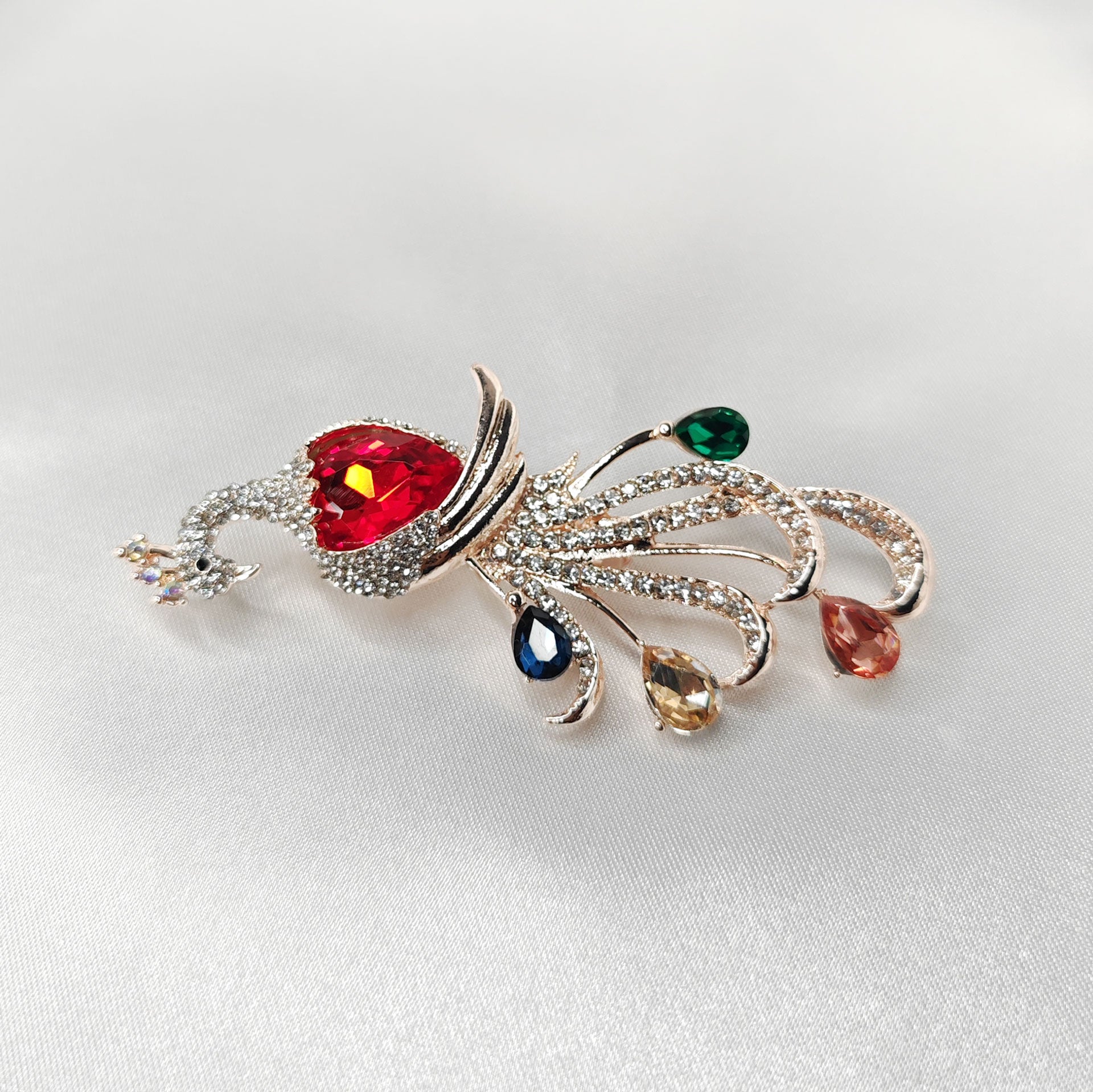 Broche bijou oiseau paon cristal rouge