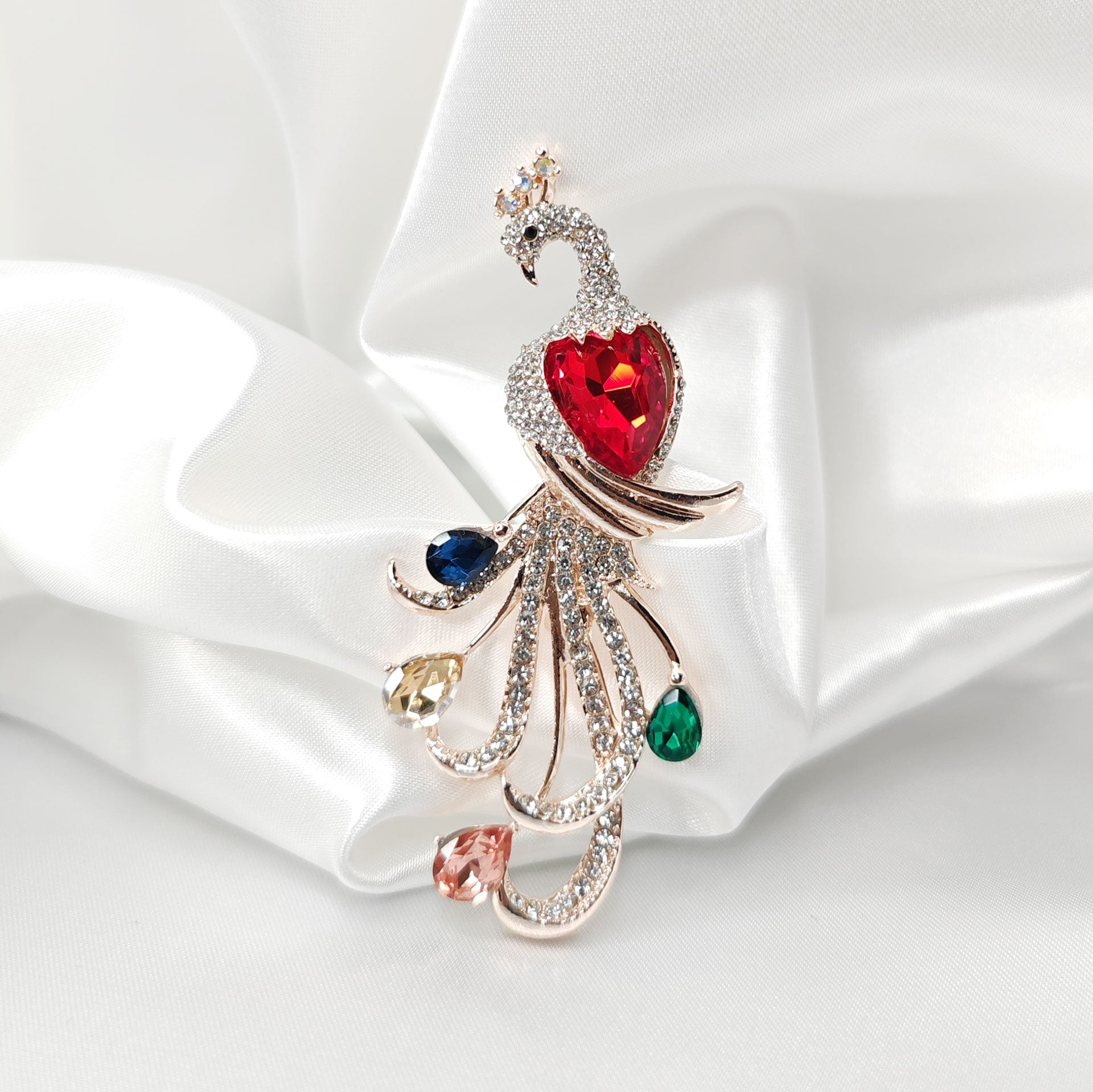 Broche bijou oiseau paon cristal rouge