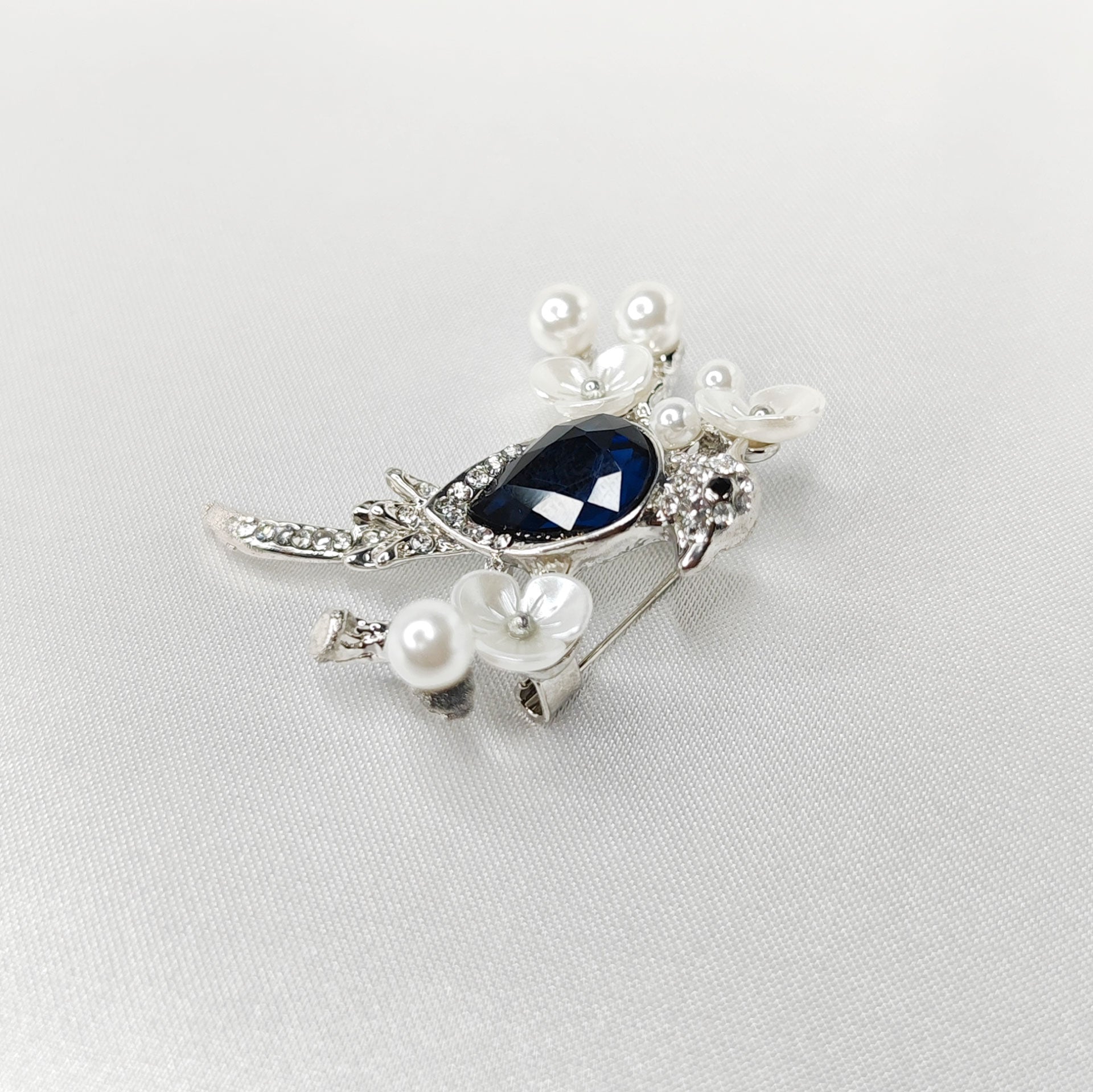 Broche bijou oiseau perruche bleu saphir