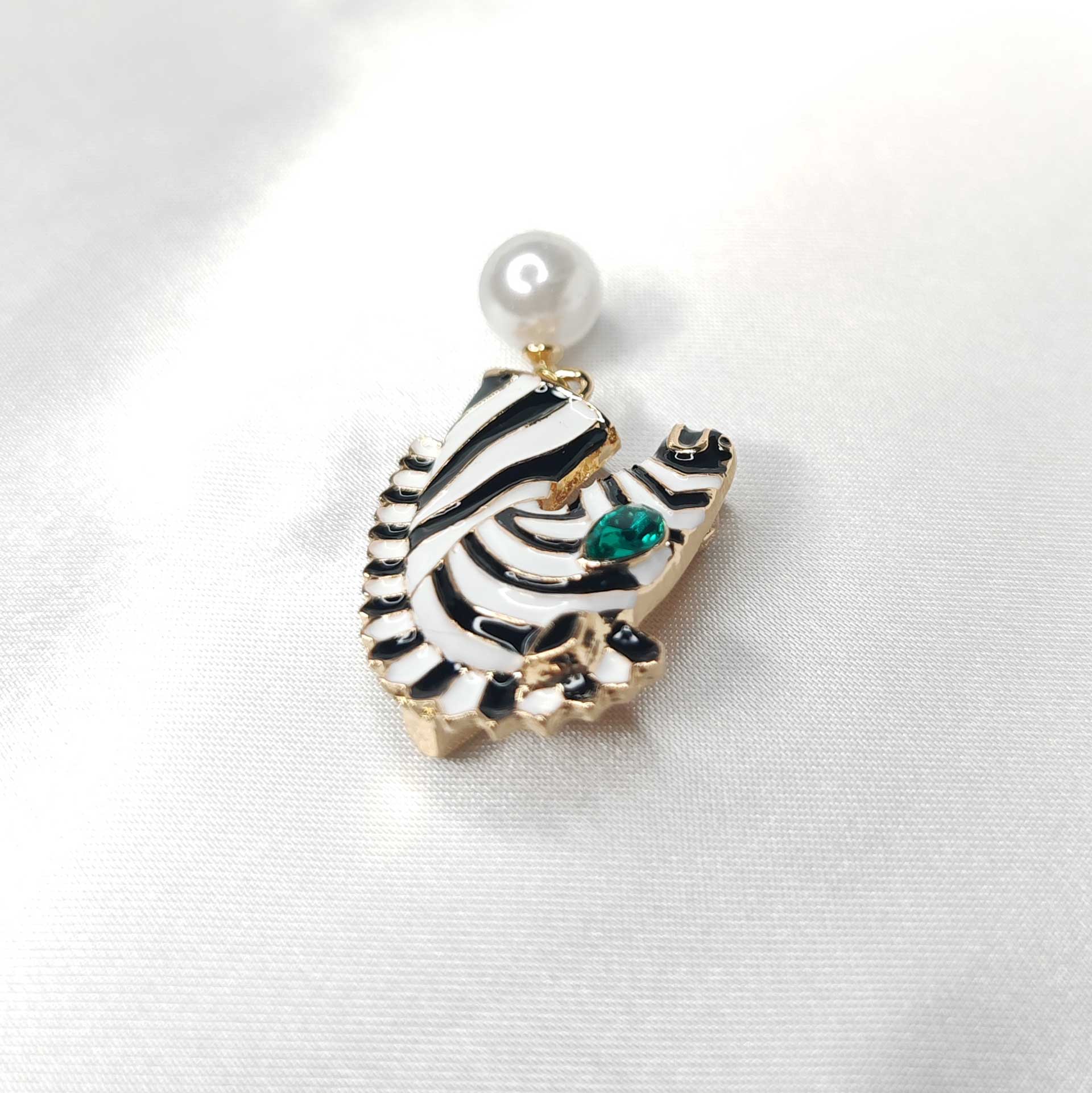 Broche bijou zèbre noir et blanc photo 5