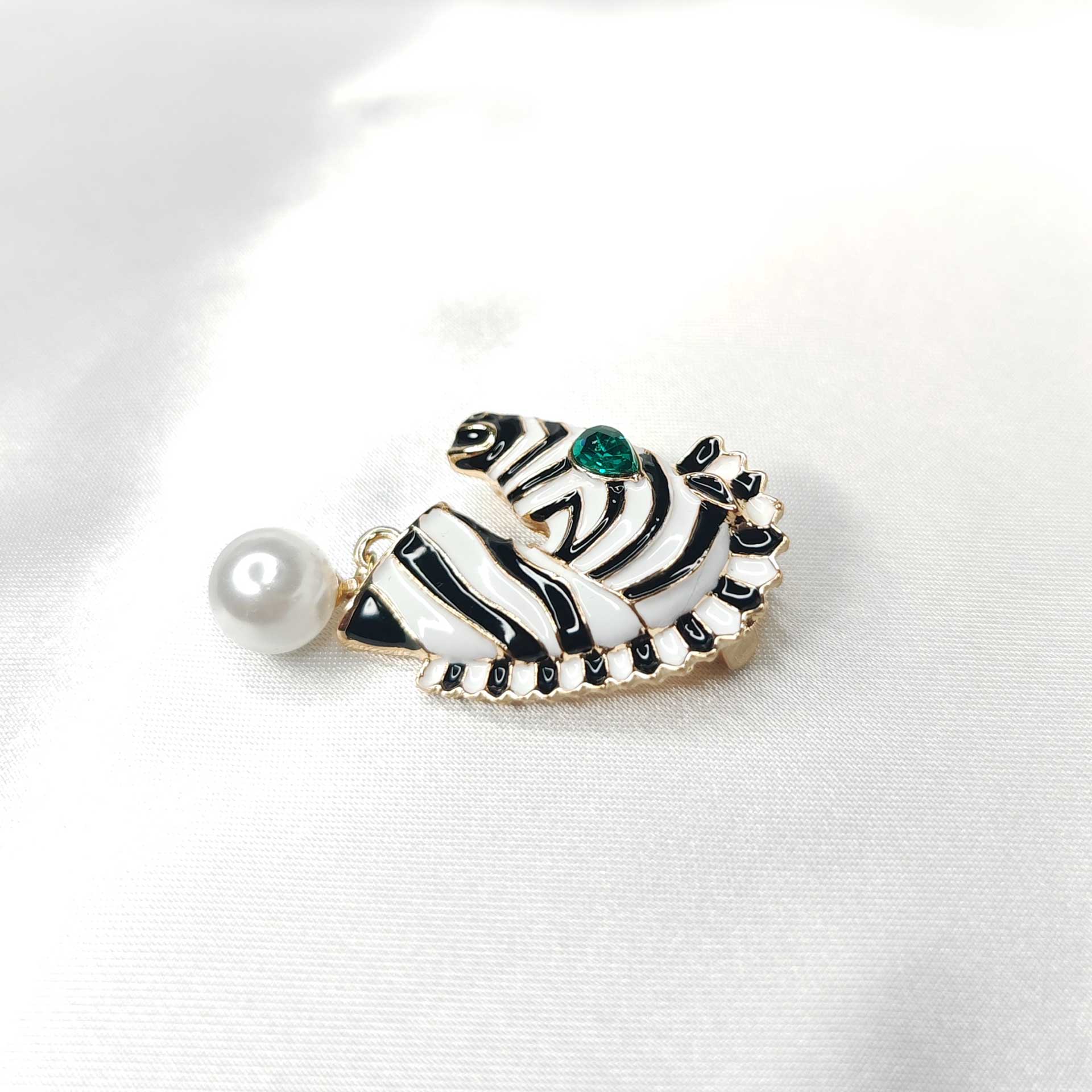 Broche bijou zèbre noir et blanc photo 6