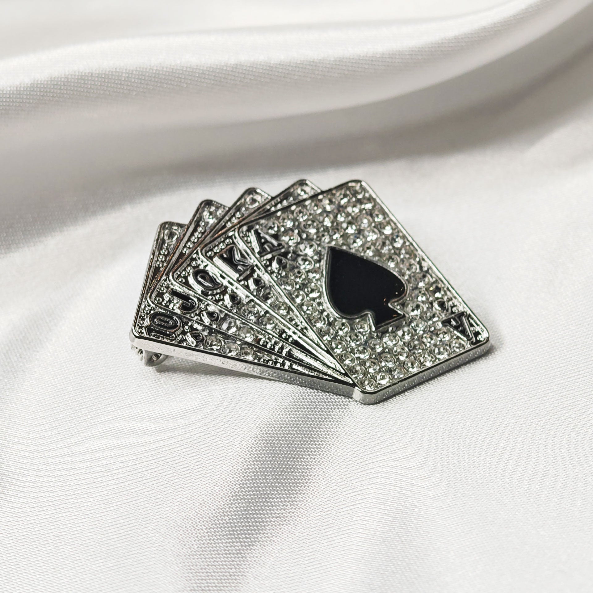 Broche cartes poker argentée en strass, main Royal Flush 10 J Q K A pique