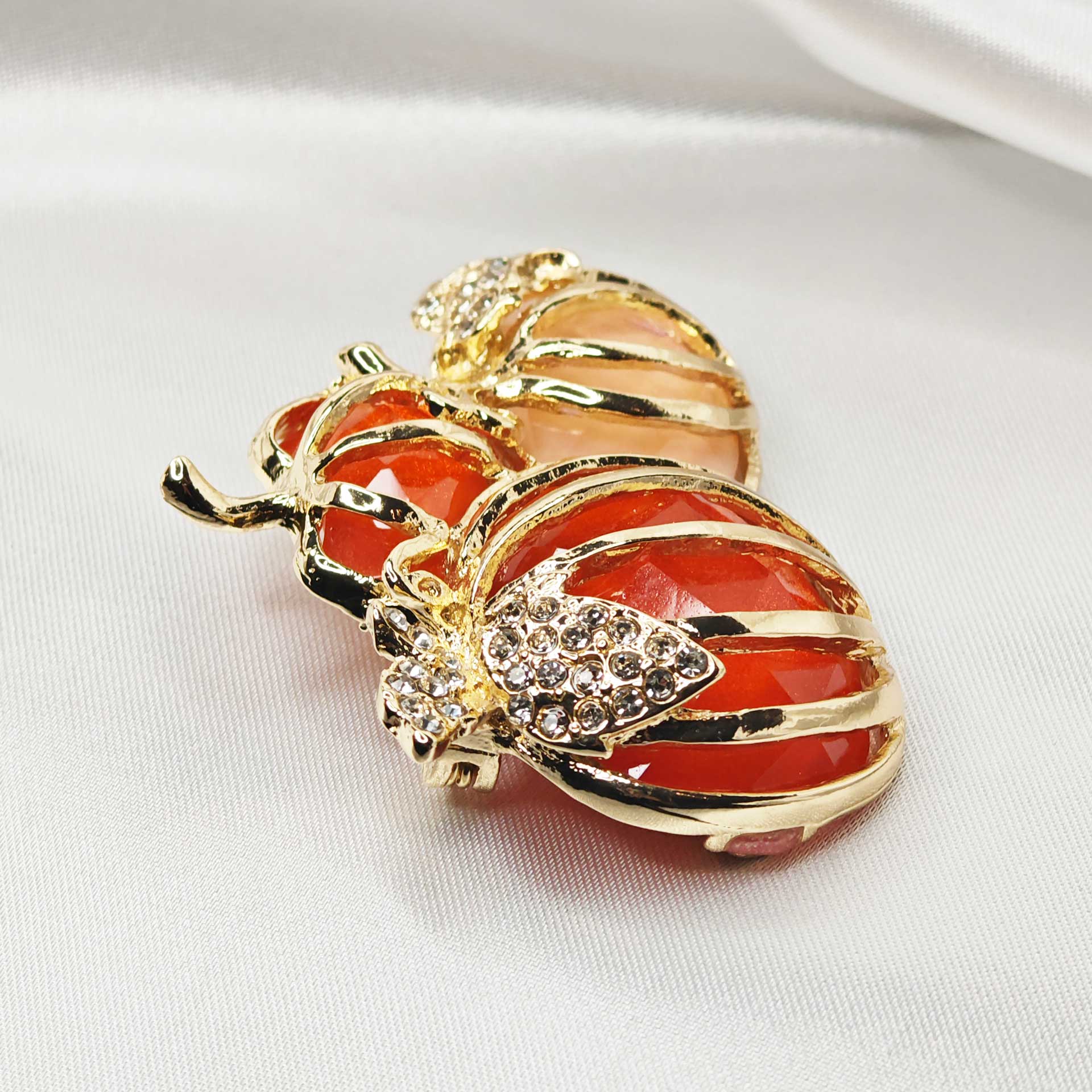 photo vue de droite de la broche 3 citrouilles