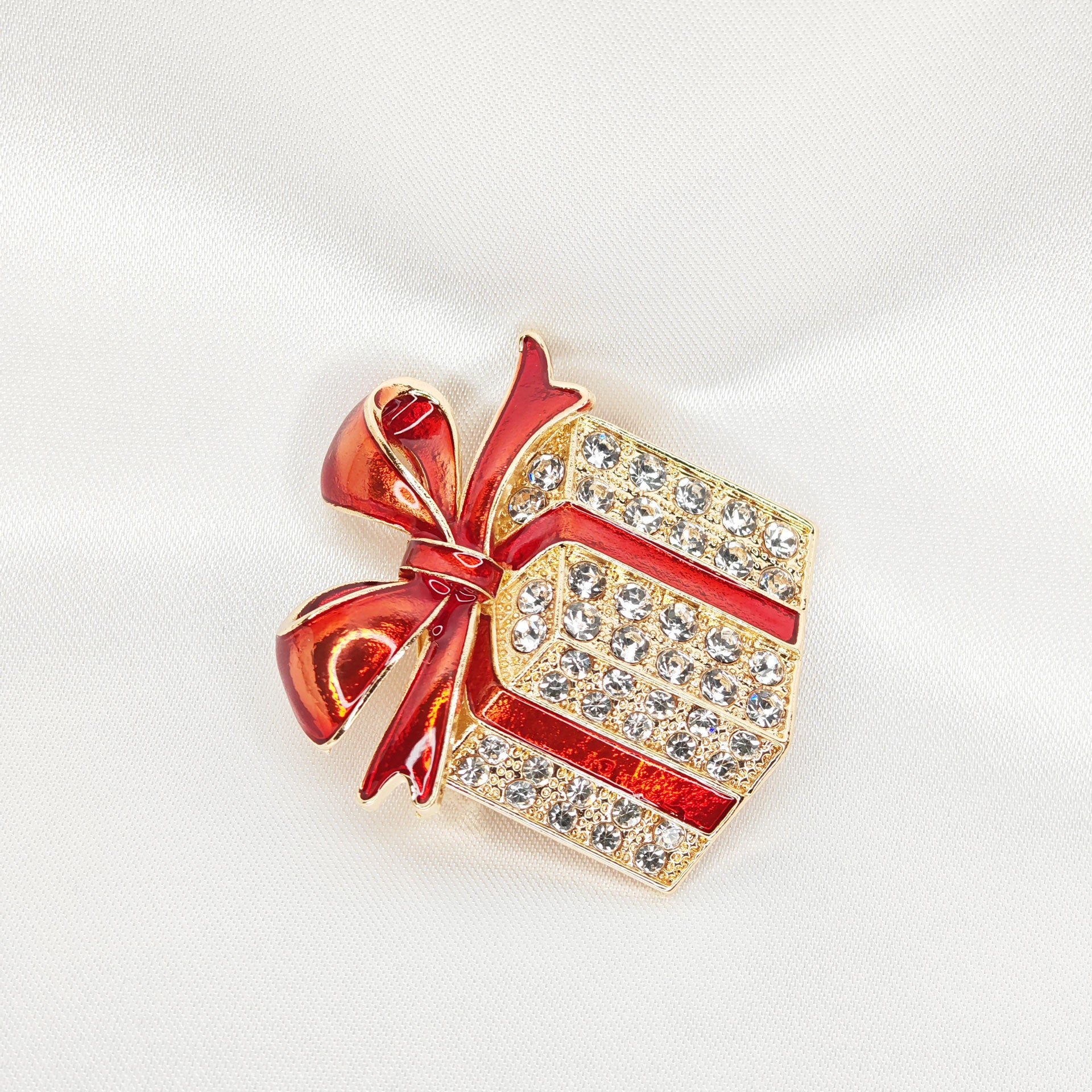 broche bijou cadeau scintillant ruban rouge