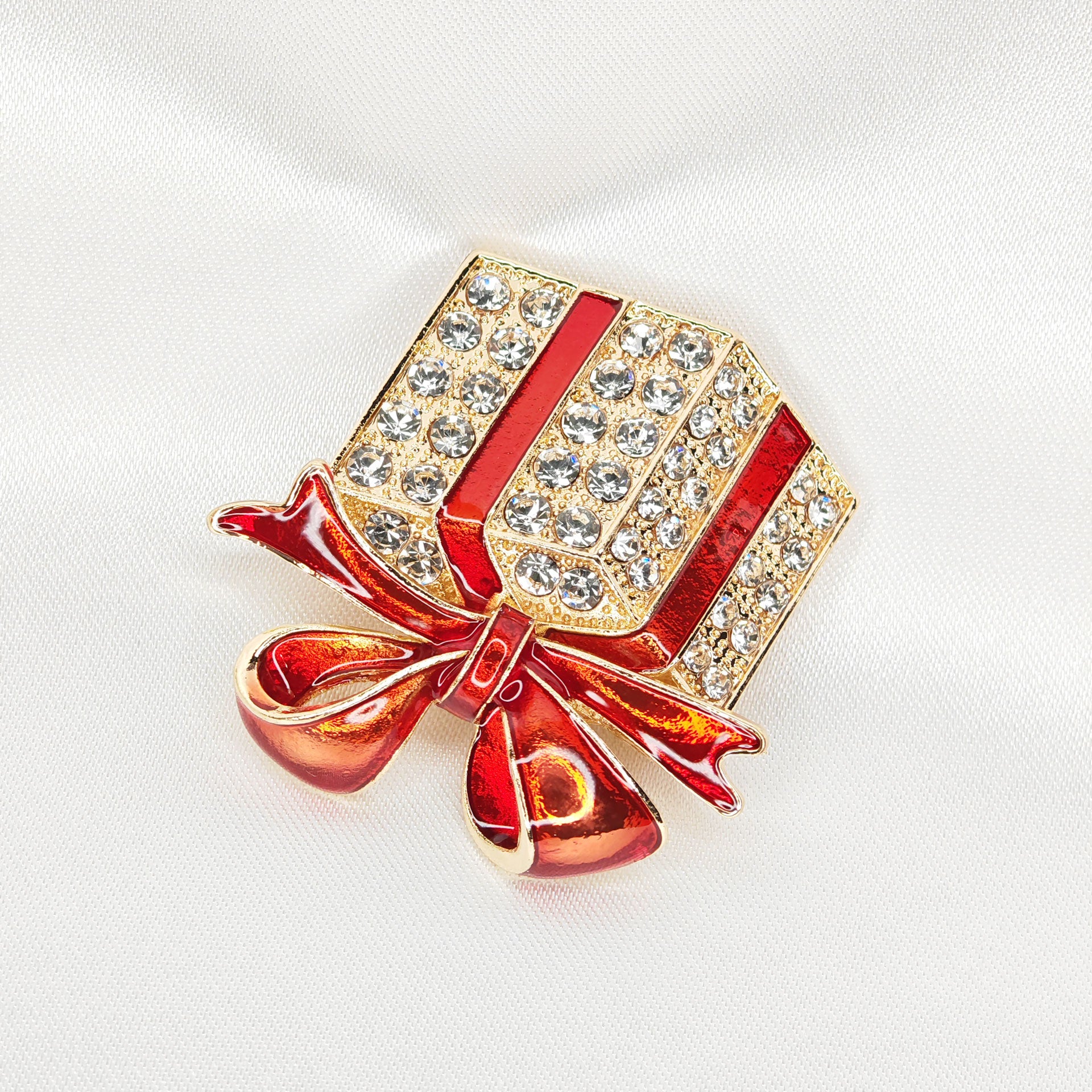 broche bijou cadeau scintillant ruban rouge
