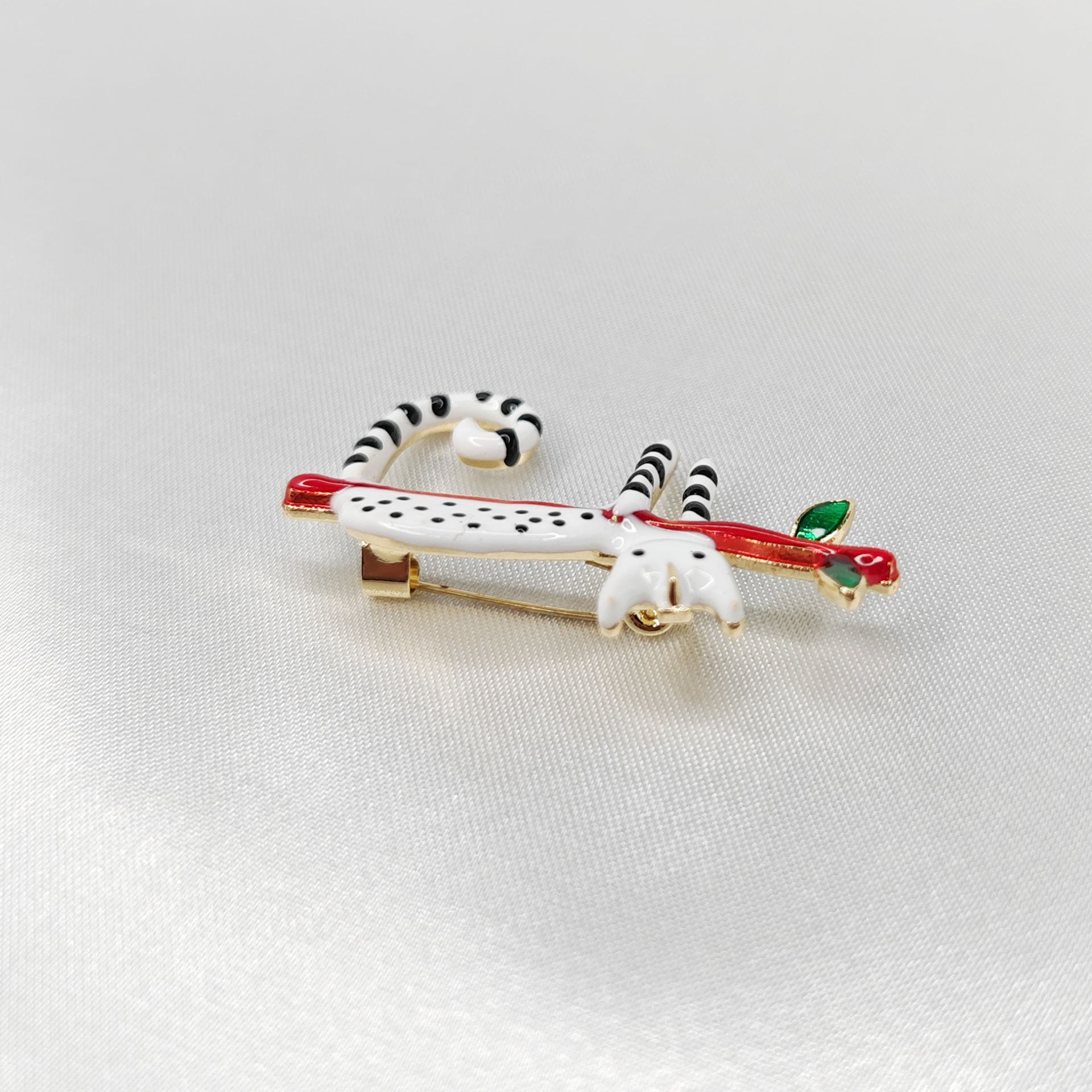 Broche bijou Chat blanc Perche sur Branche