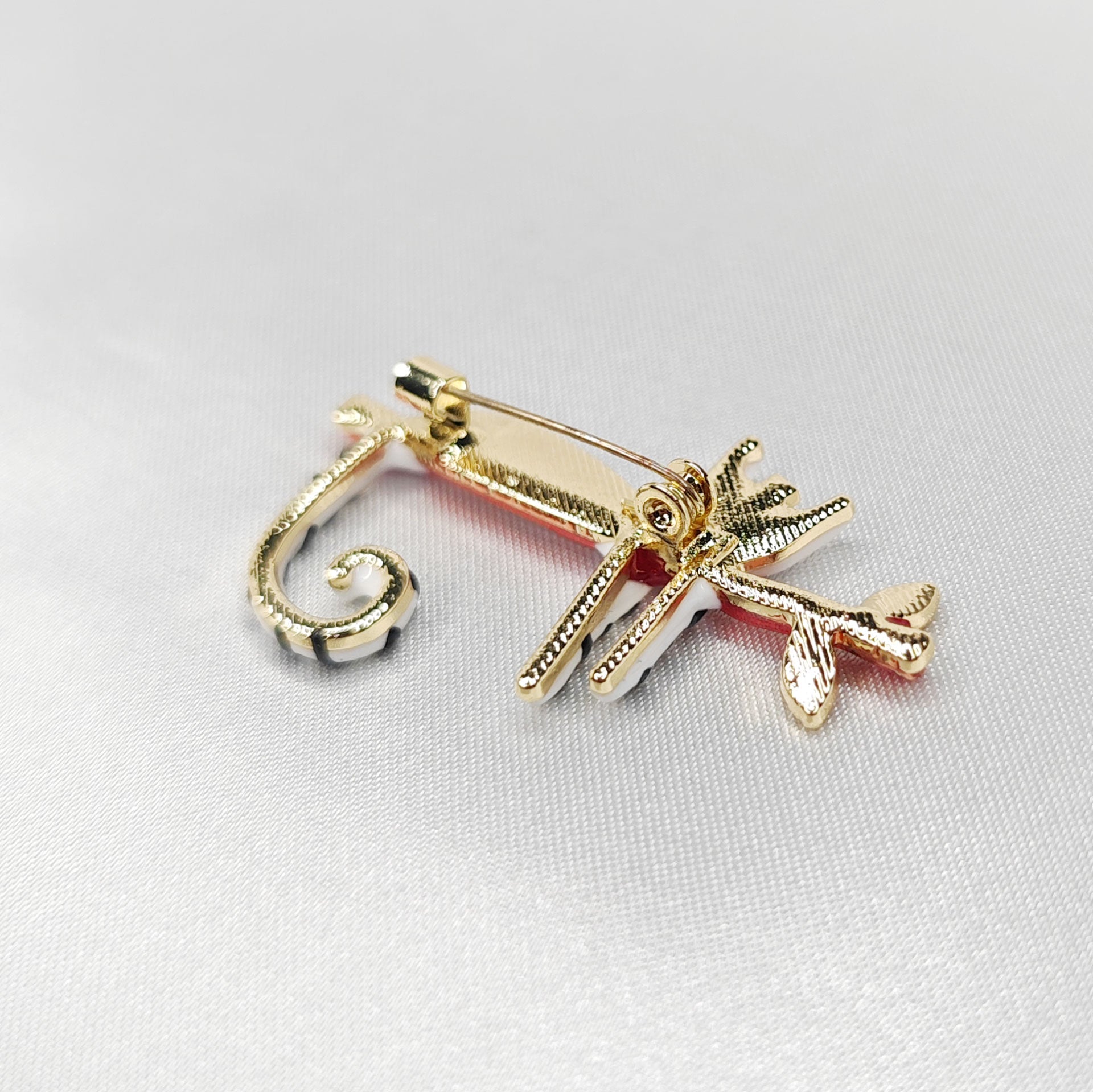 Broche bijou Chat blanc Perche sur Branche