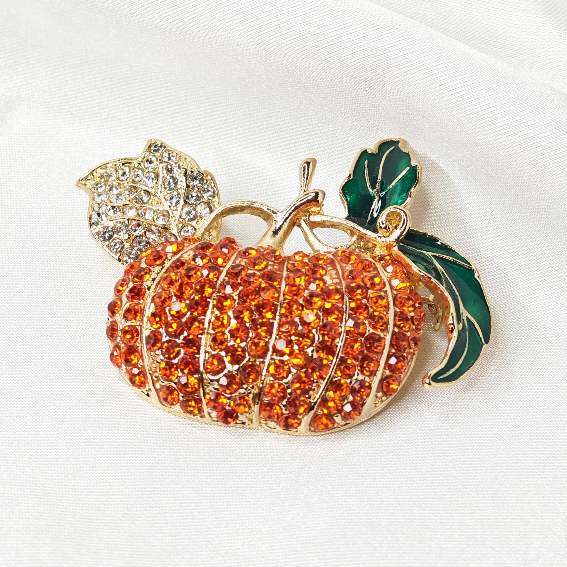 photo isométrique de la broche citrouille