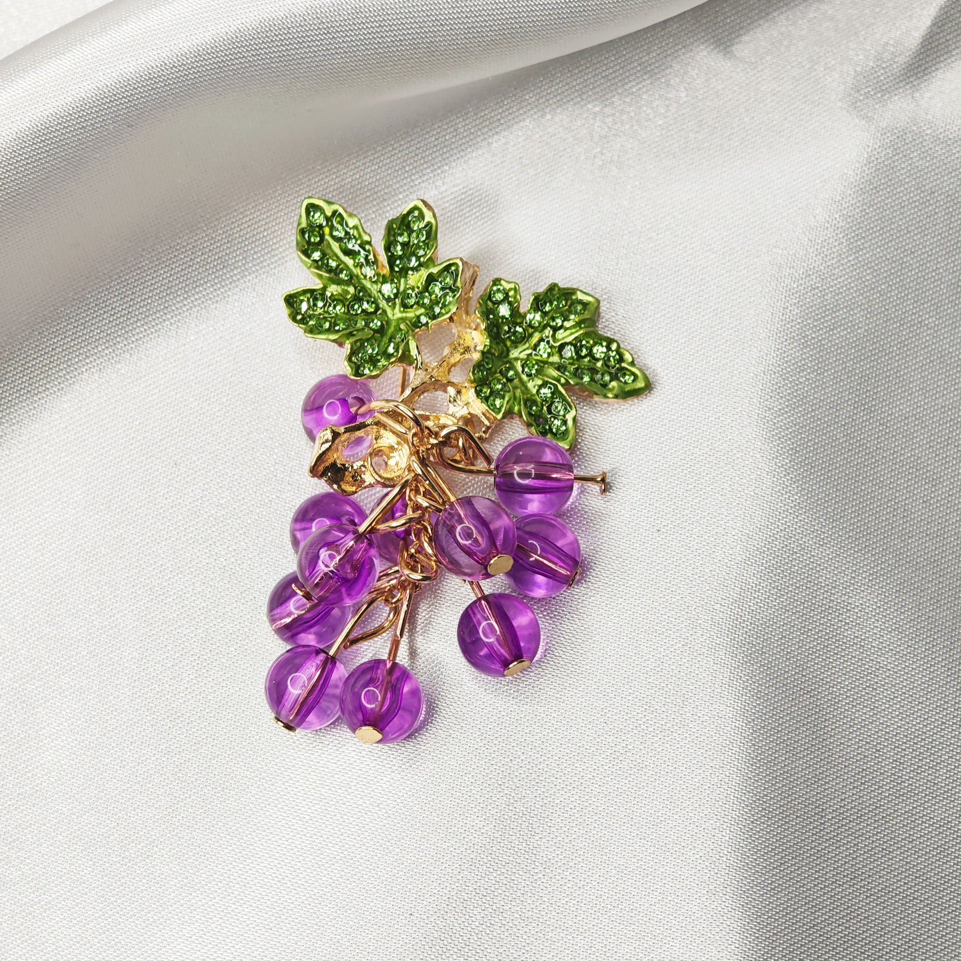 Brooch Golden Fruit Cluster of grapes Green Petals Crystal