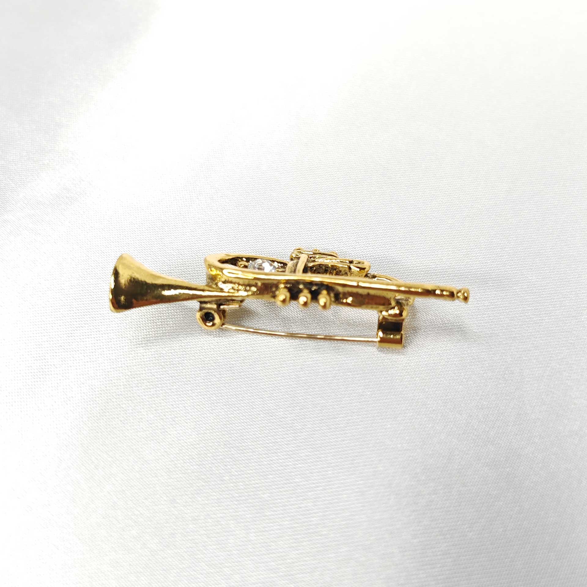 Broche bijou trompette dorée photo 4