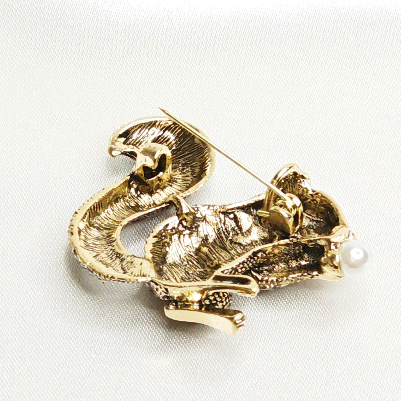 Broche bijou animal écureuil émail multicolore et strass