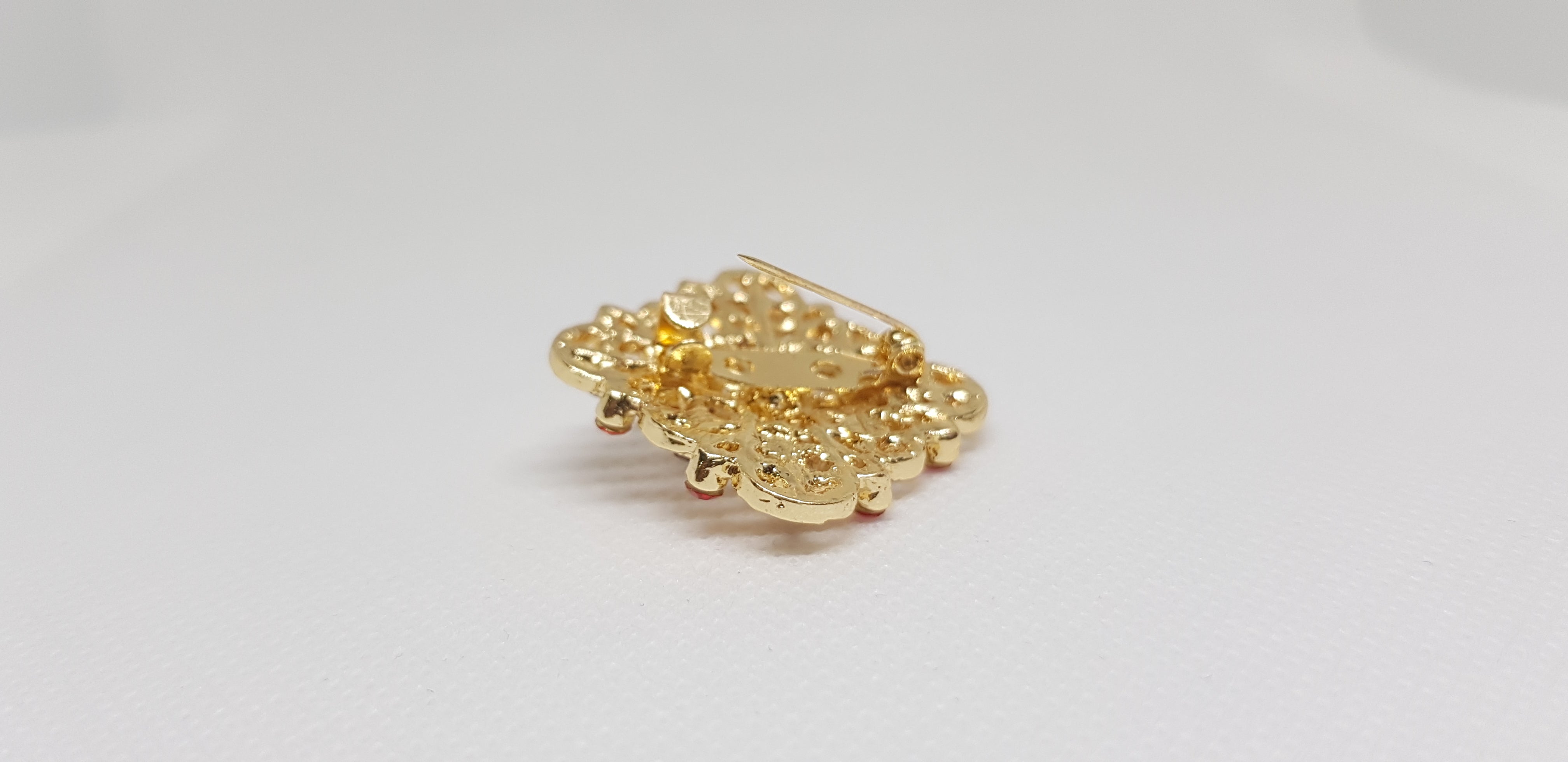 Broche Doree Victorien Cercle Rouge