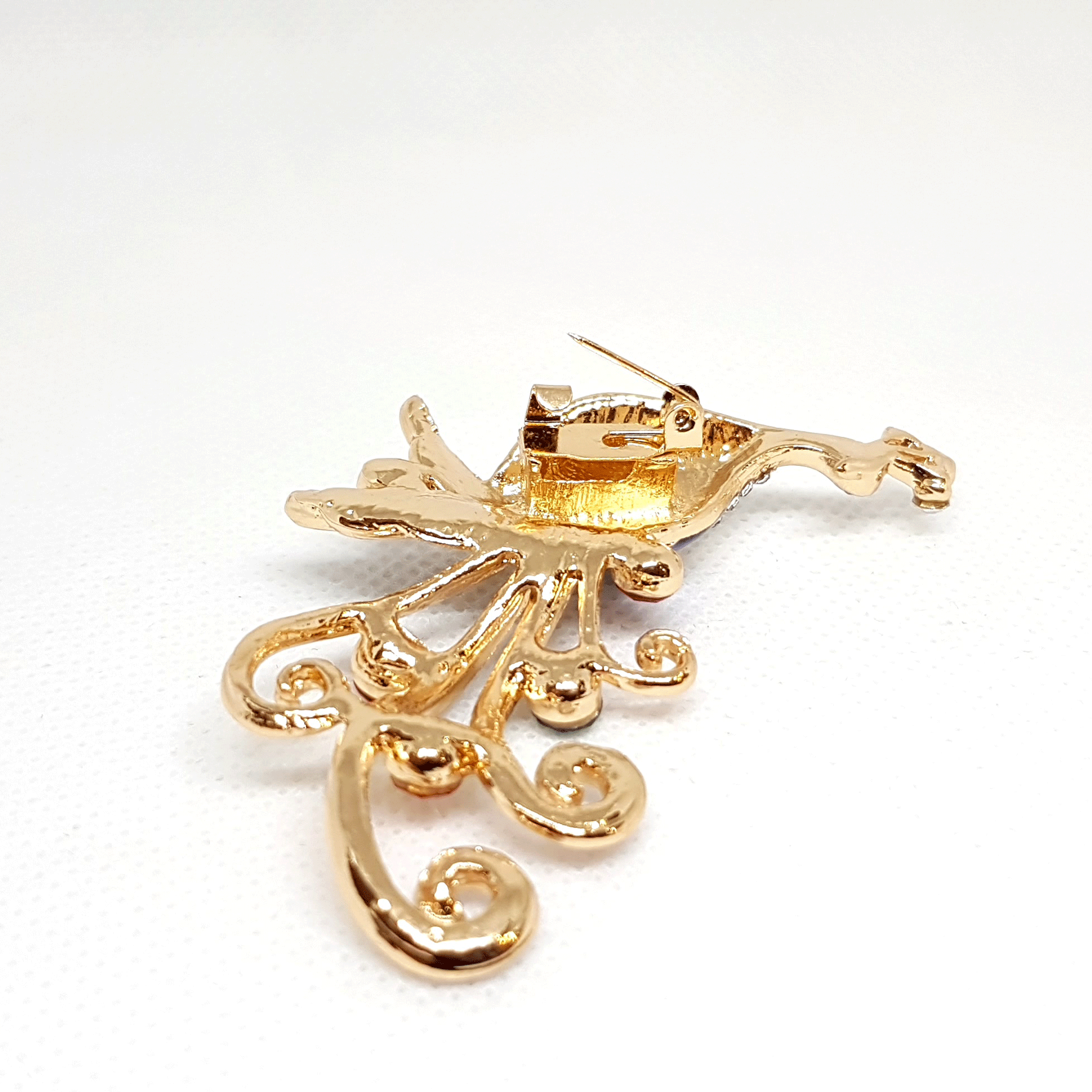 Broche oiseau bijou doree Paon multicolore