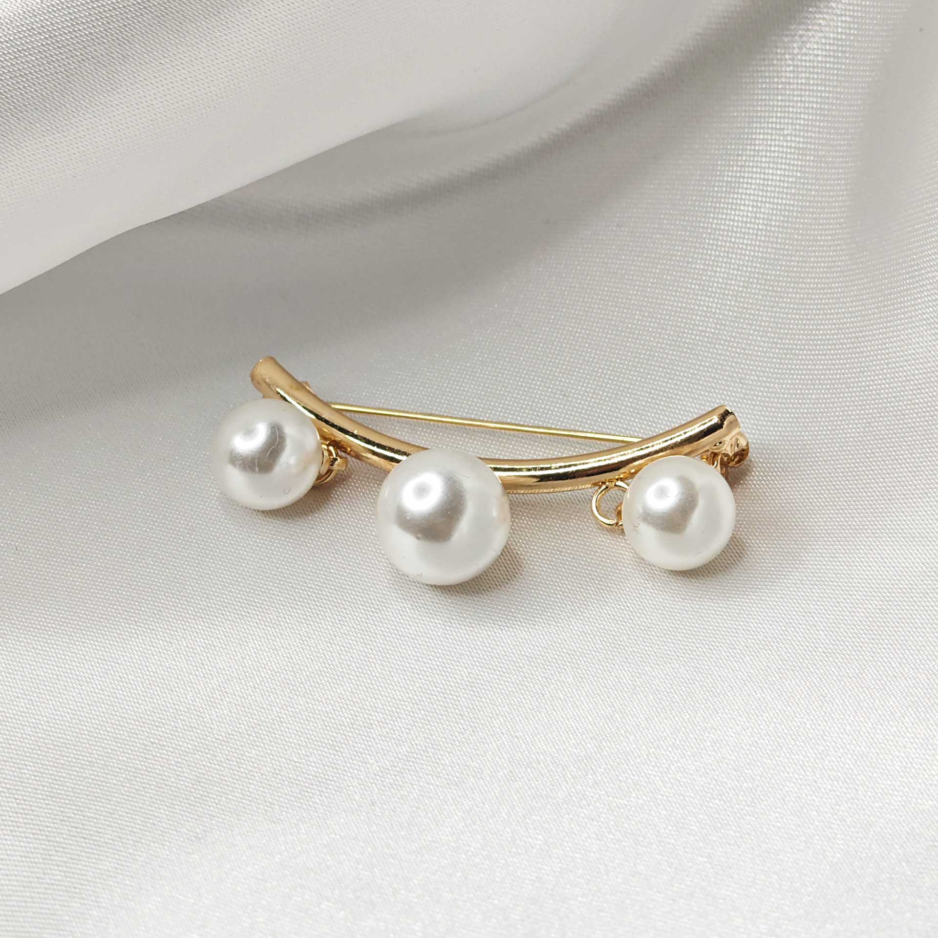 Photo 2 de la broche bijou barrette de perles