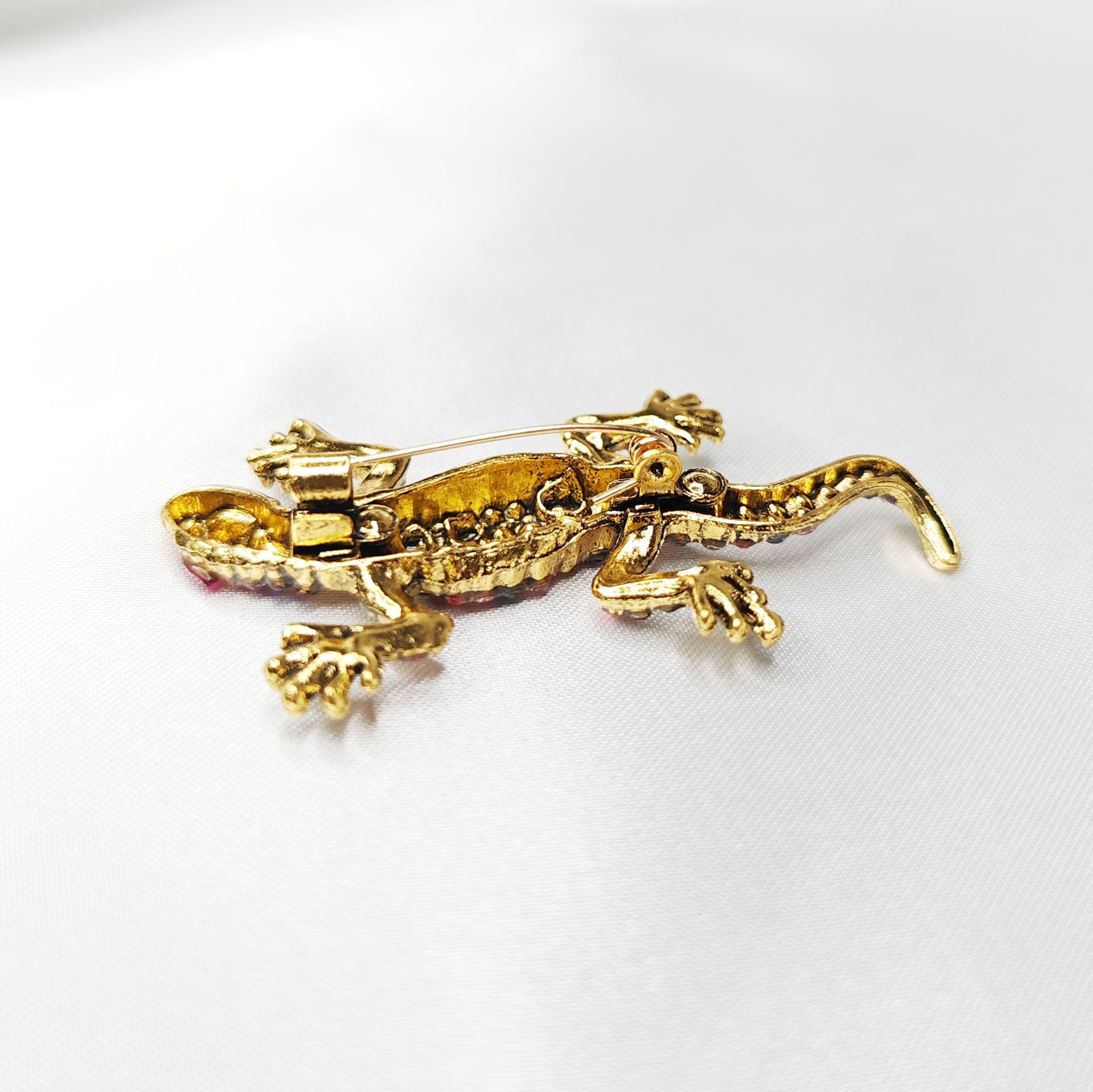 verso de la Broche bijou lézard multicolore 