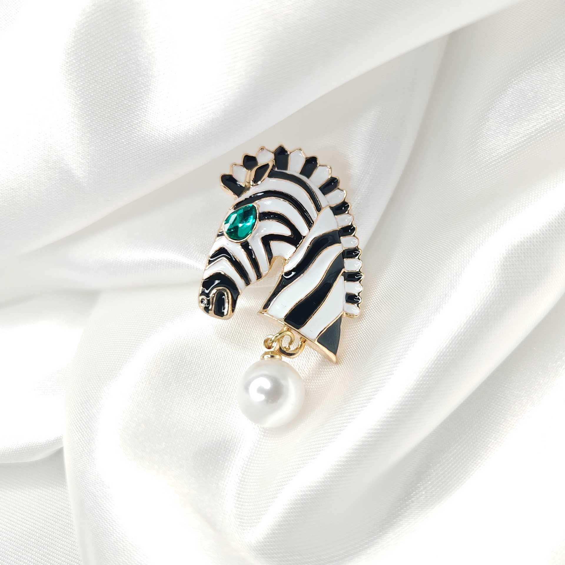 Broche bijou zèbre noir et blanc photo 2