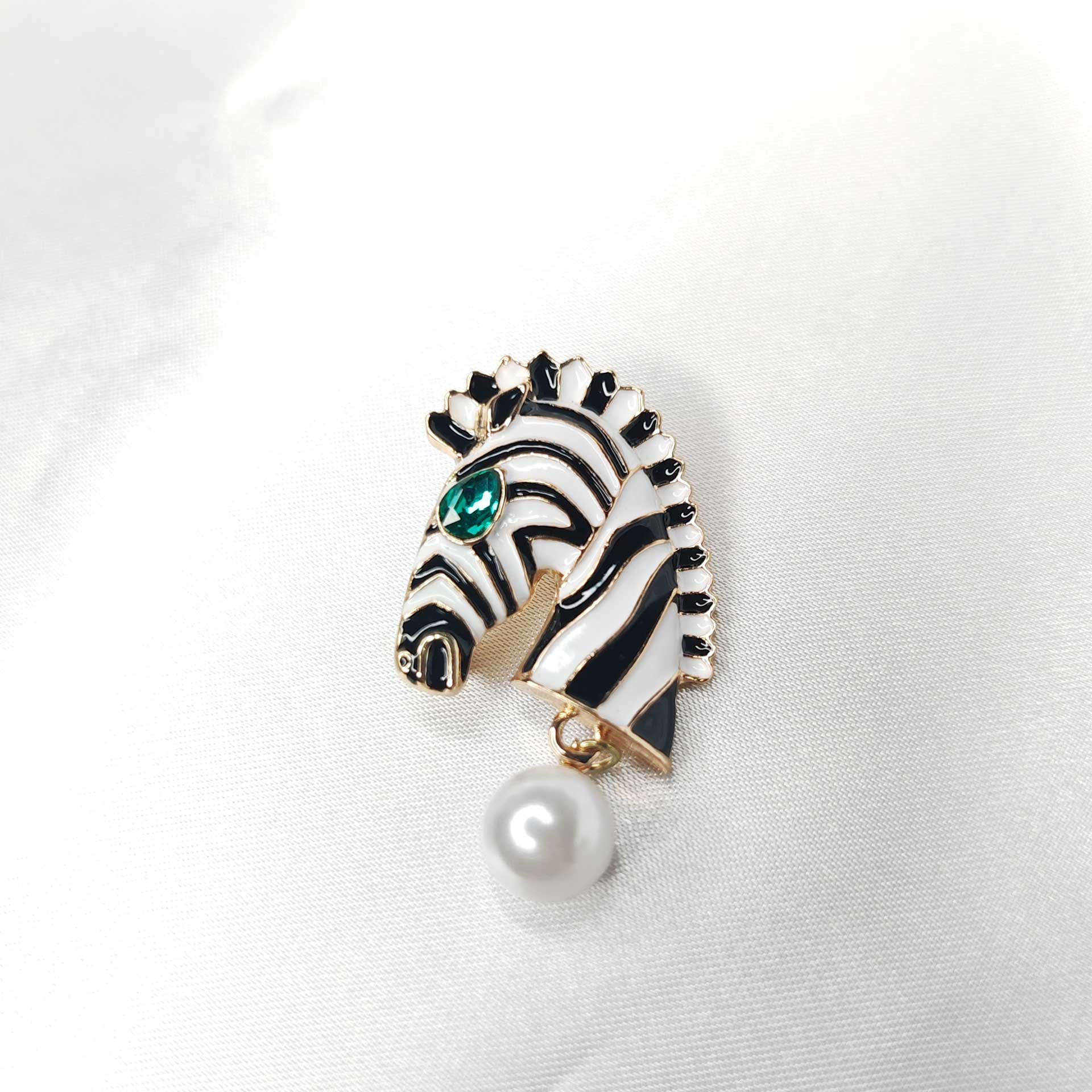 Broche bijou zèbre noir et blanc photo 3