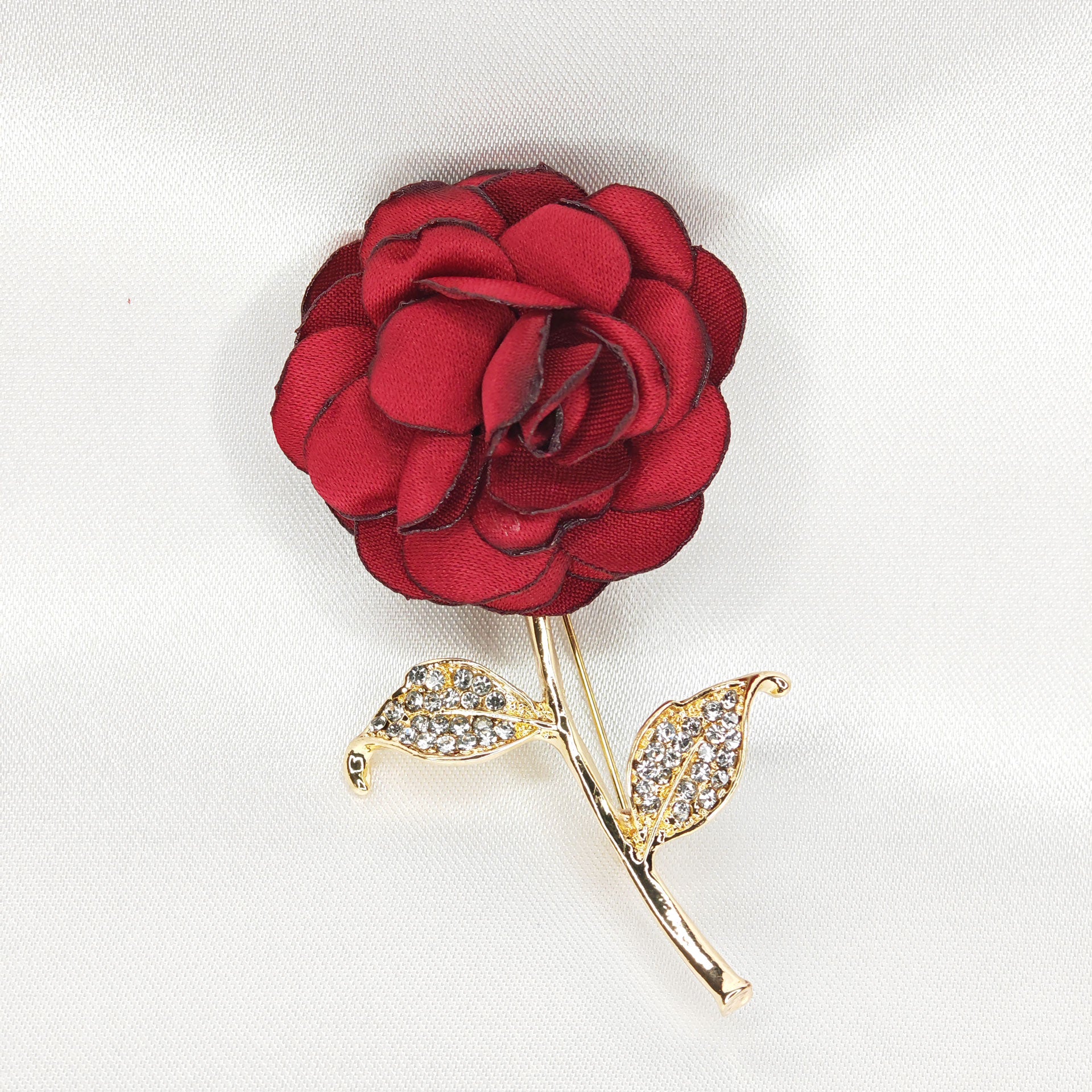 Broche dorée rose rouge en tissu