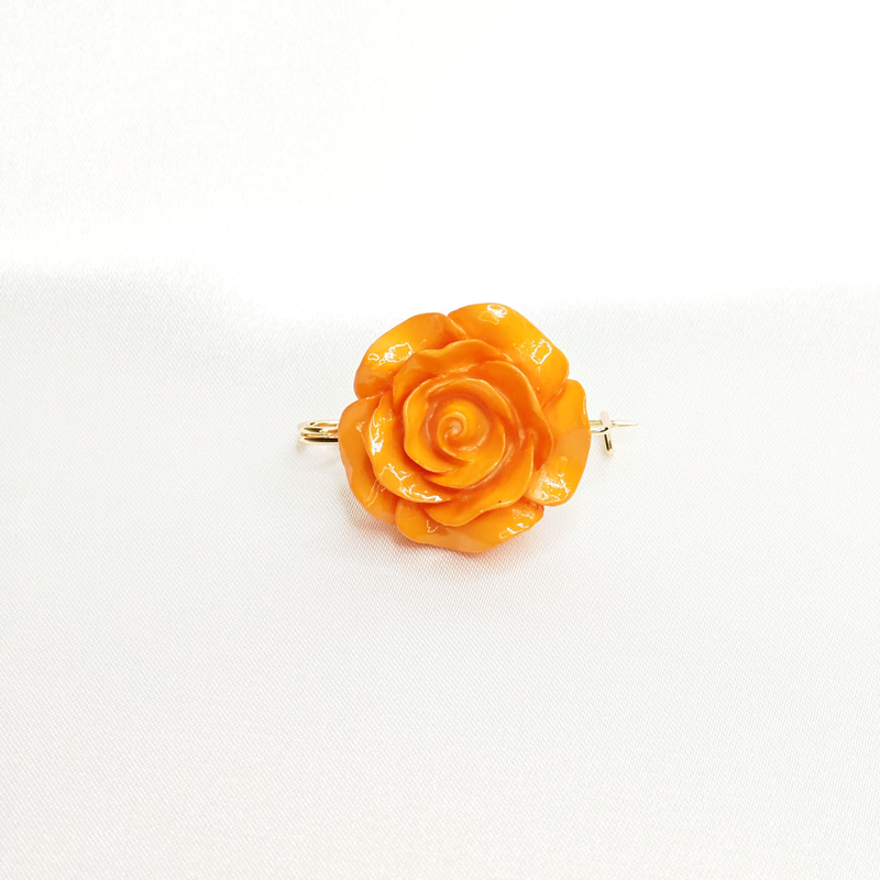 Broche rose sculptée orange en résine