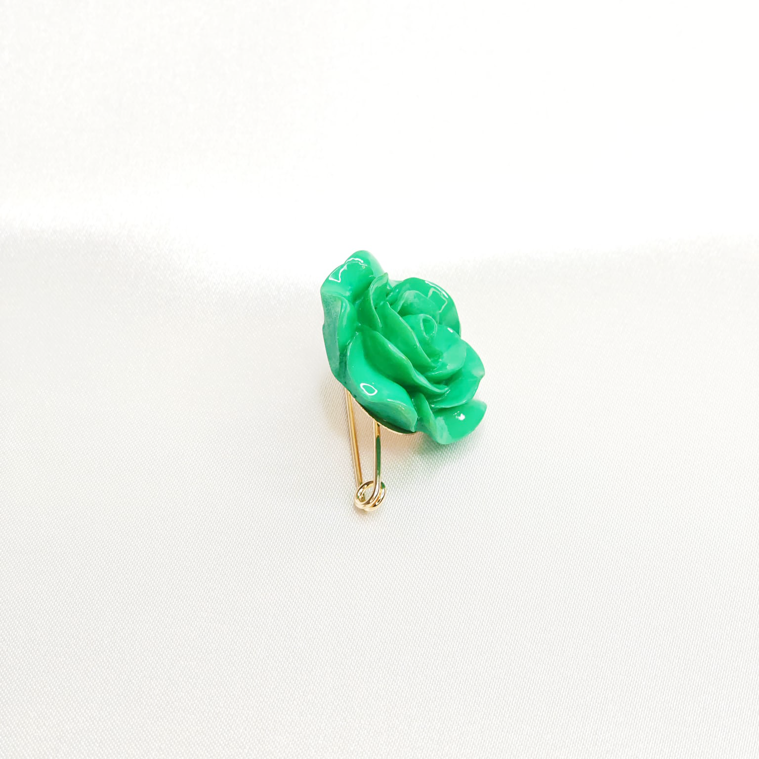 Broche Rose Sculptée verte en résine