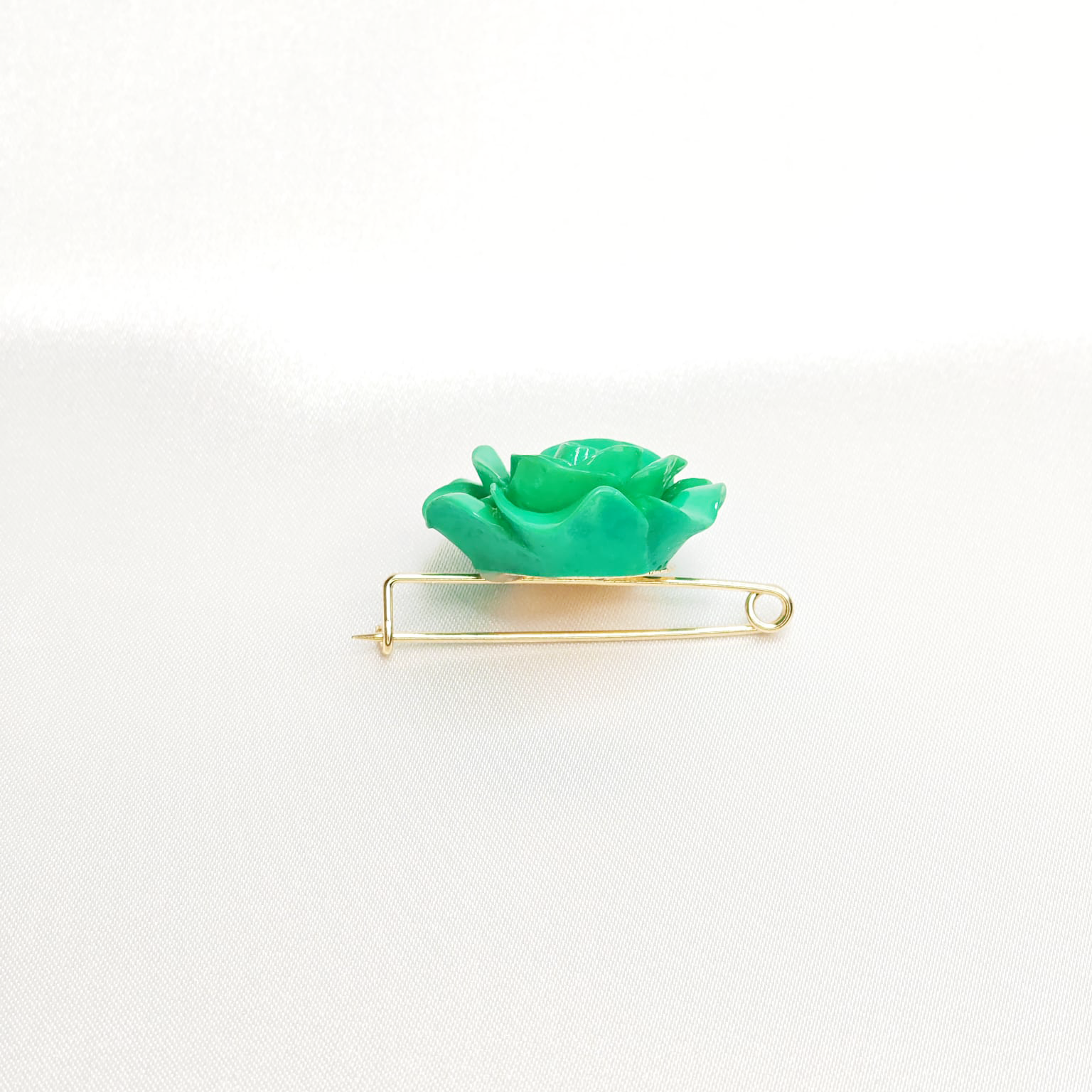 Broche Rose Sculptée verte en résine