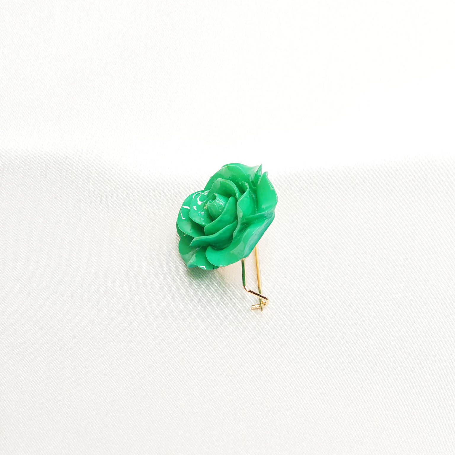 Broche Rose Sculptée verte en résine