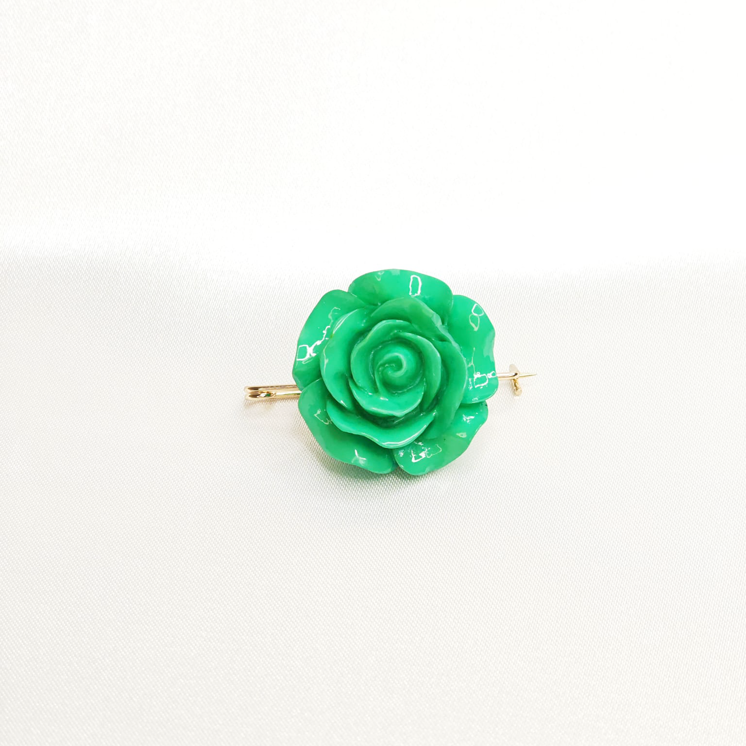 Broche Rose Sculptée verte en résine