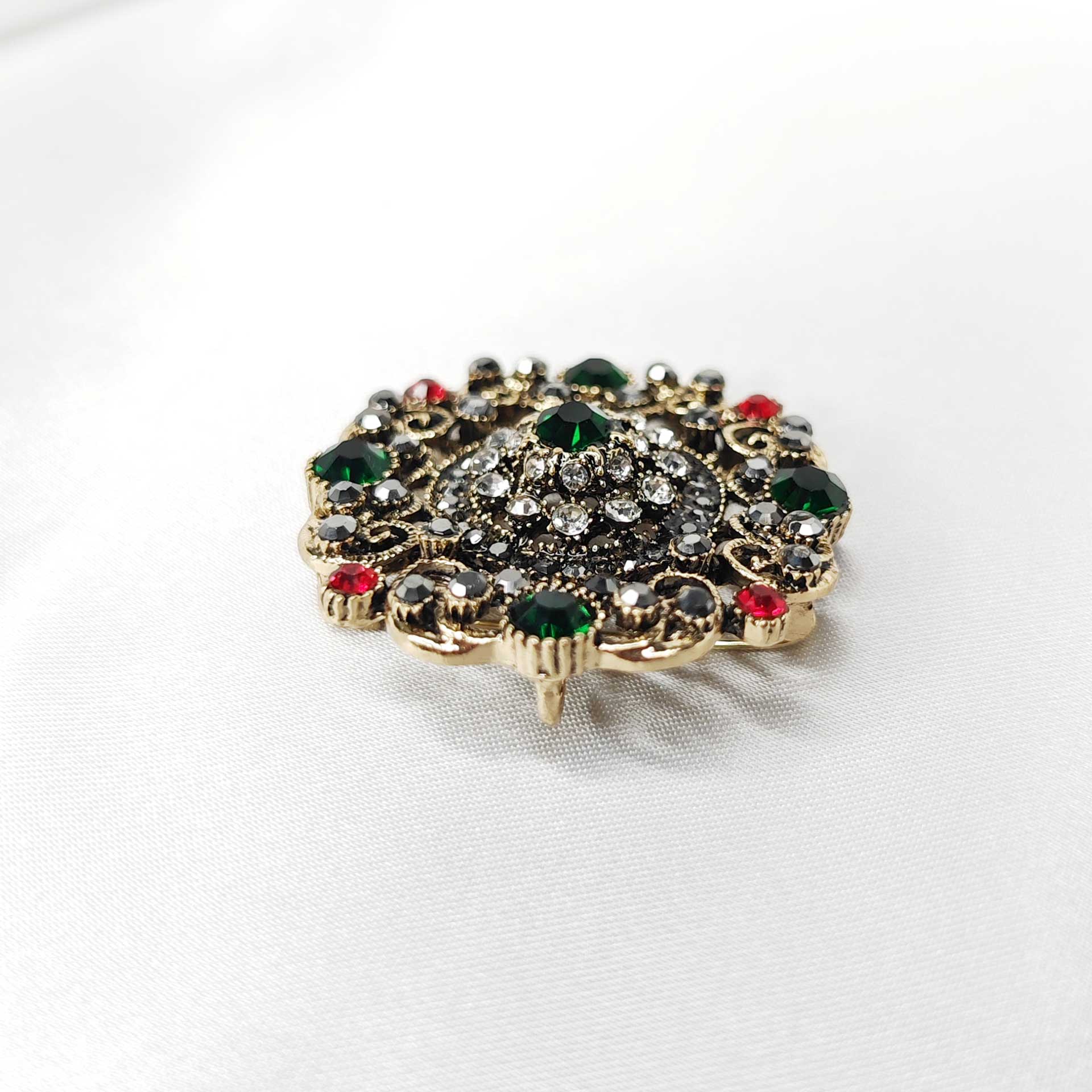 Broche bijou baroque mandala vert et rouge photo 4