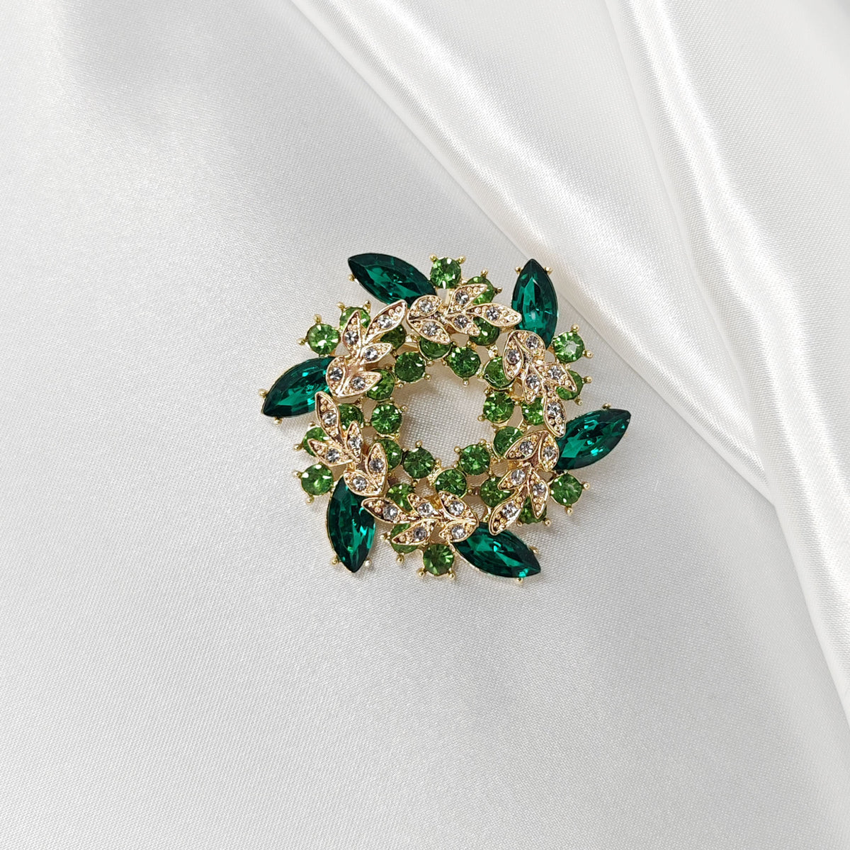 Broche couronne - Montres & Bijoux Broche couronne - Montres & Bijoux