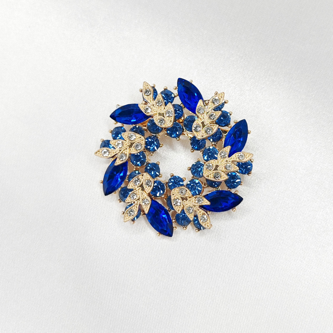 Broche brodée main - COURONNE ROYALE