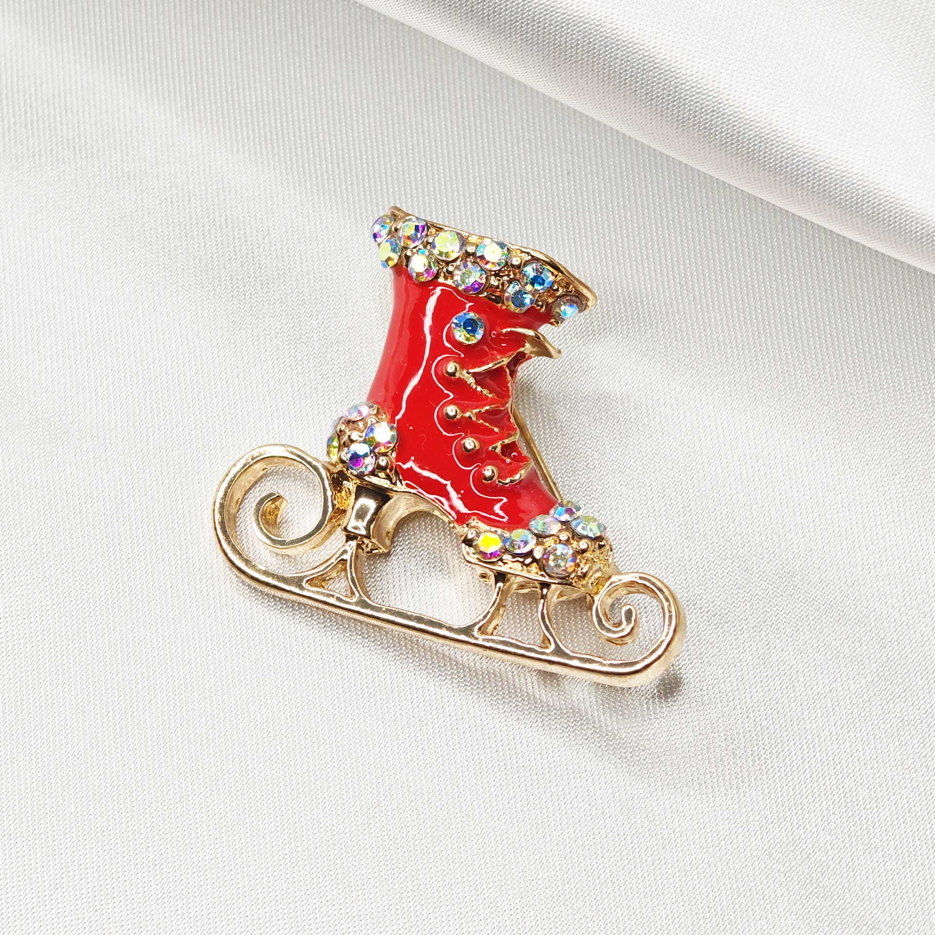 Photo vue de dessus de la broche patin à glace rouge