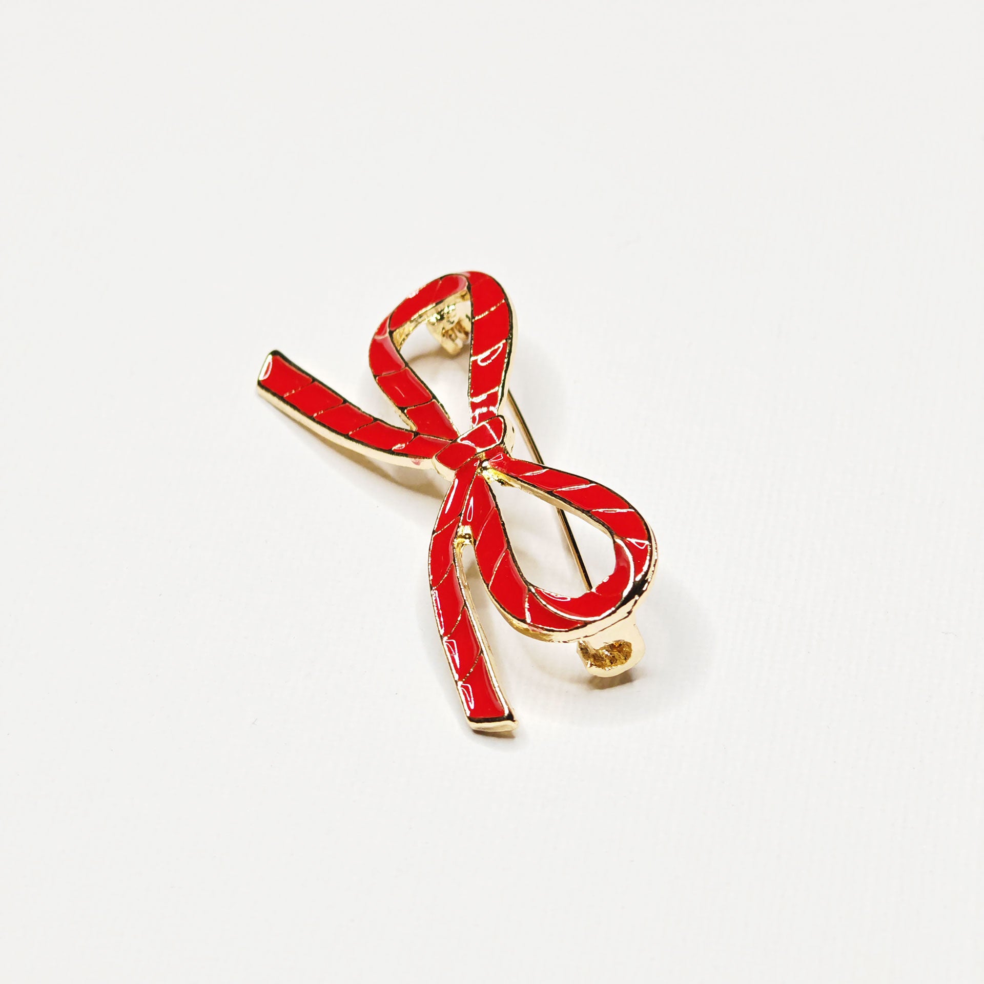 Broche bijou ruban rouge