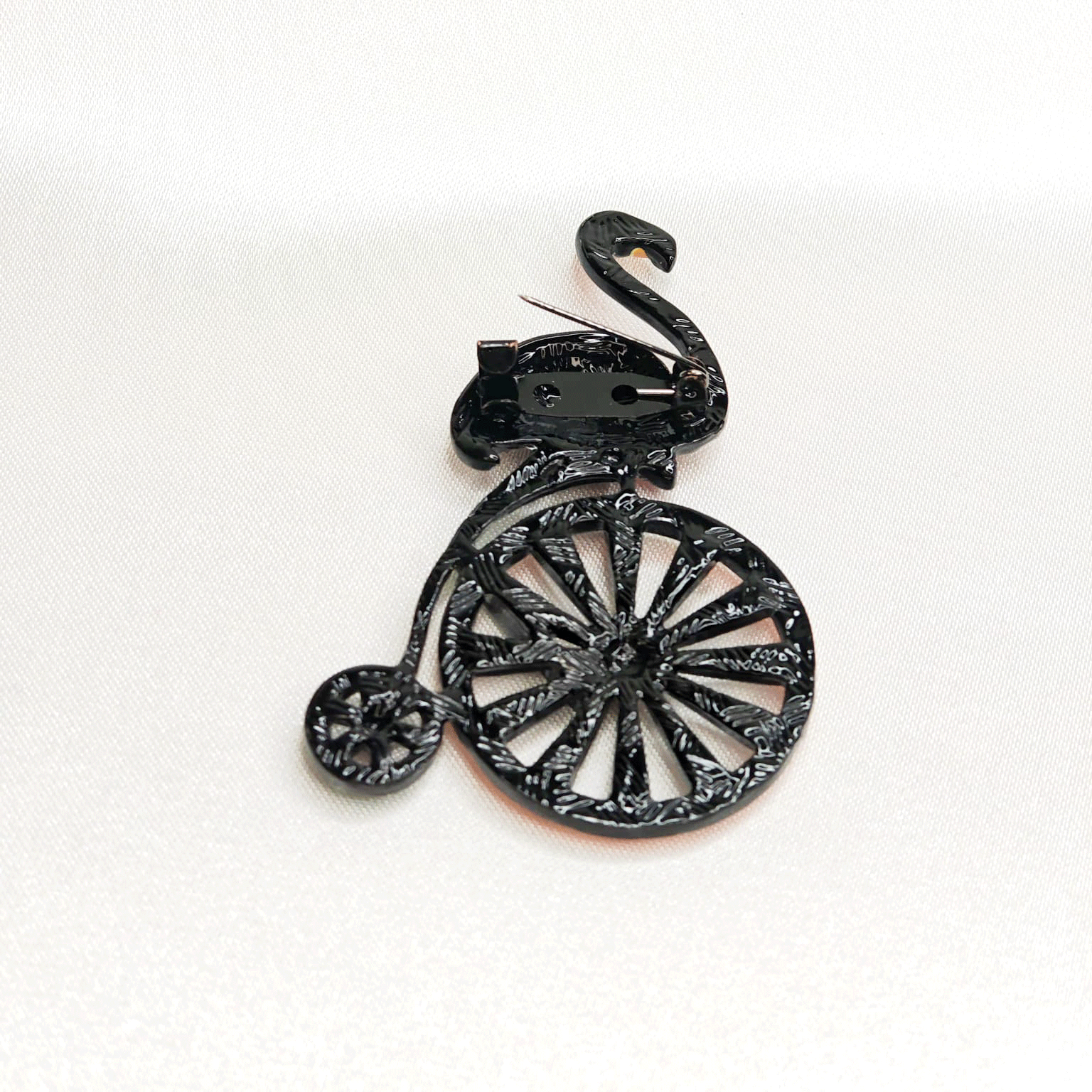 Broche flamant rose vintage à vélo