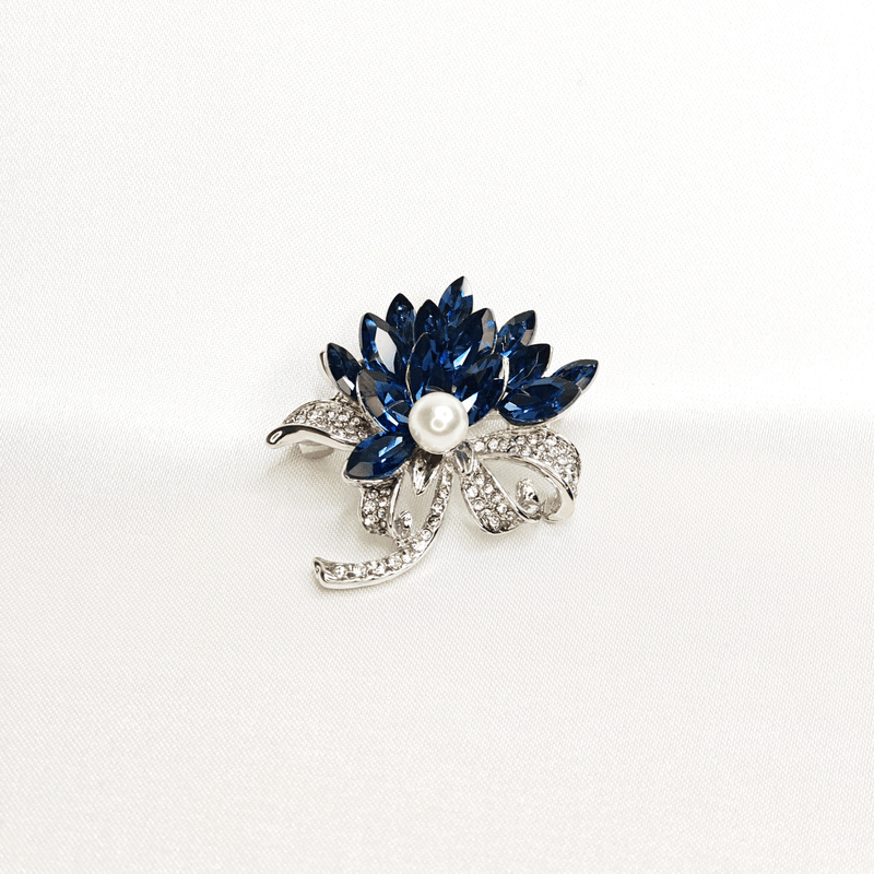 Broche fleur cristal bleu et perle