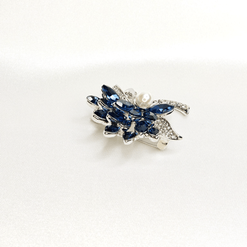 Broche fleur cristal bleu et perle