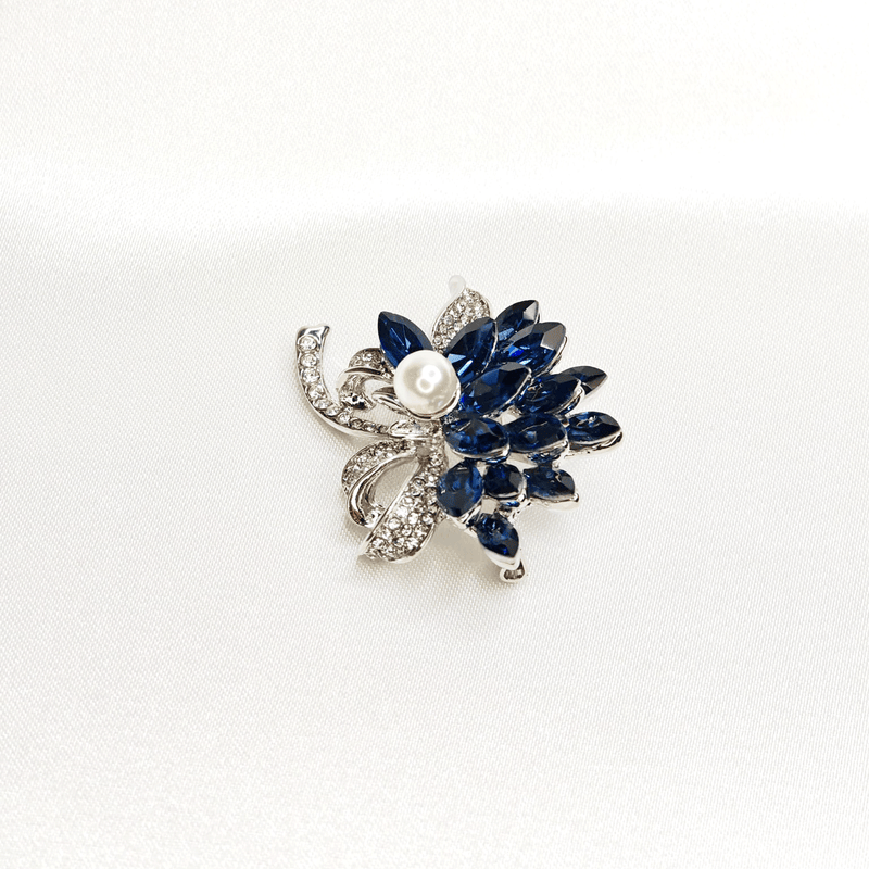 Broche fleur cristal bleu et perle