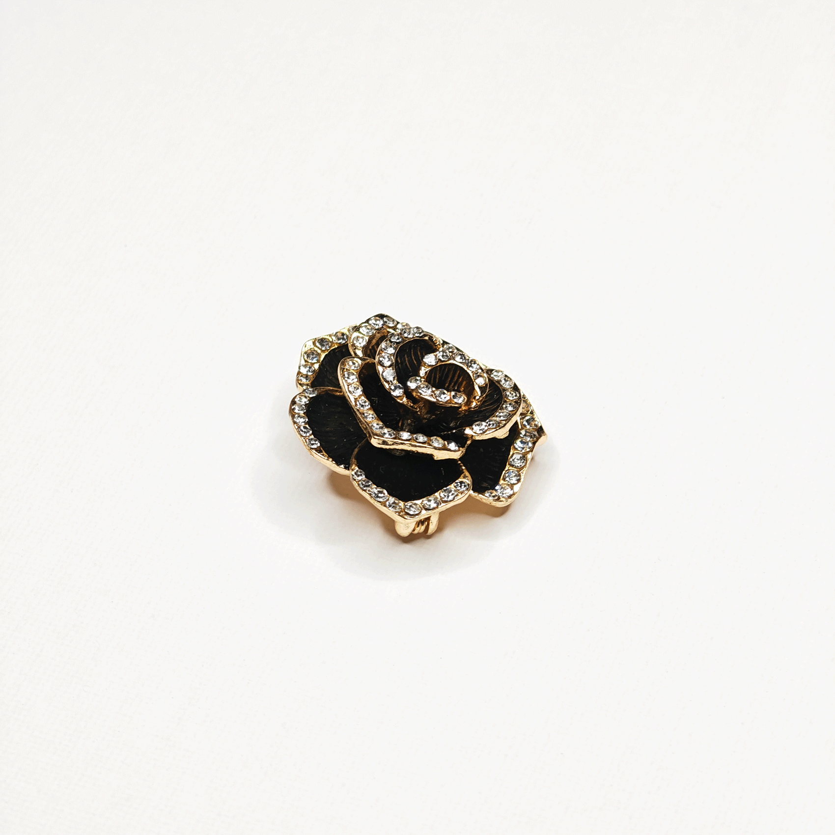 Broche rose noire doree