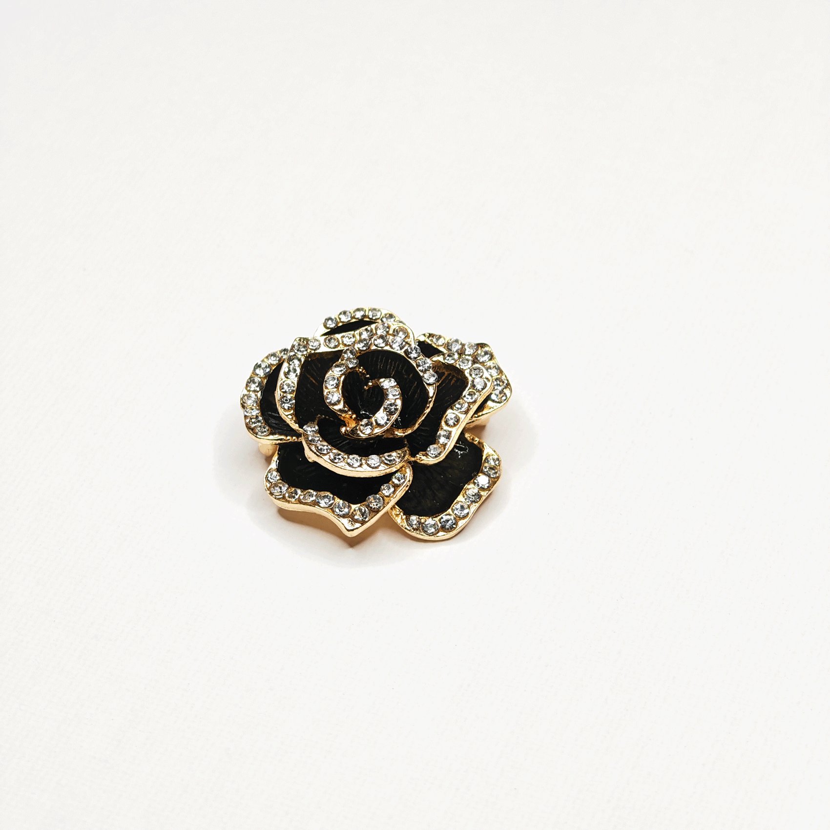 Broche rose noire doree