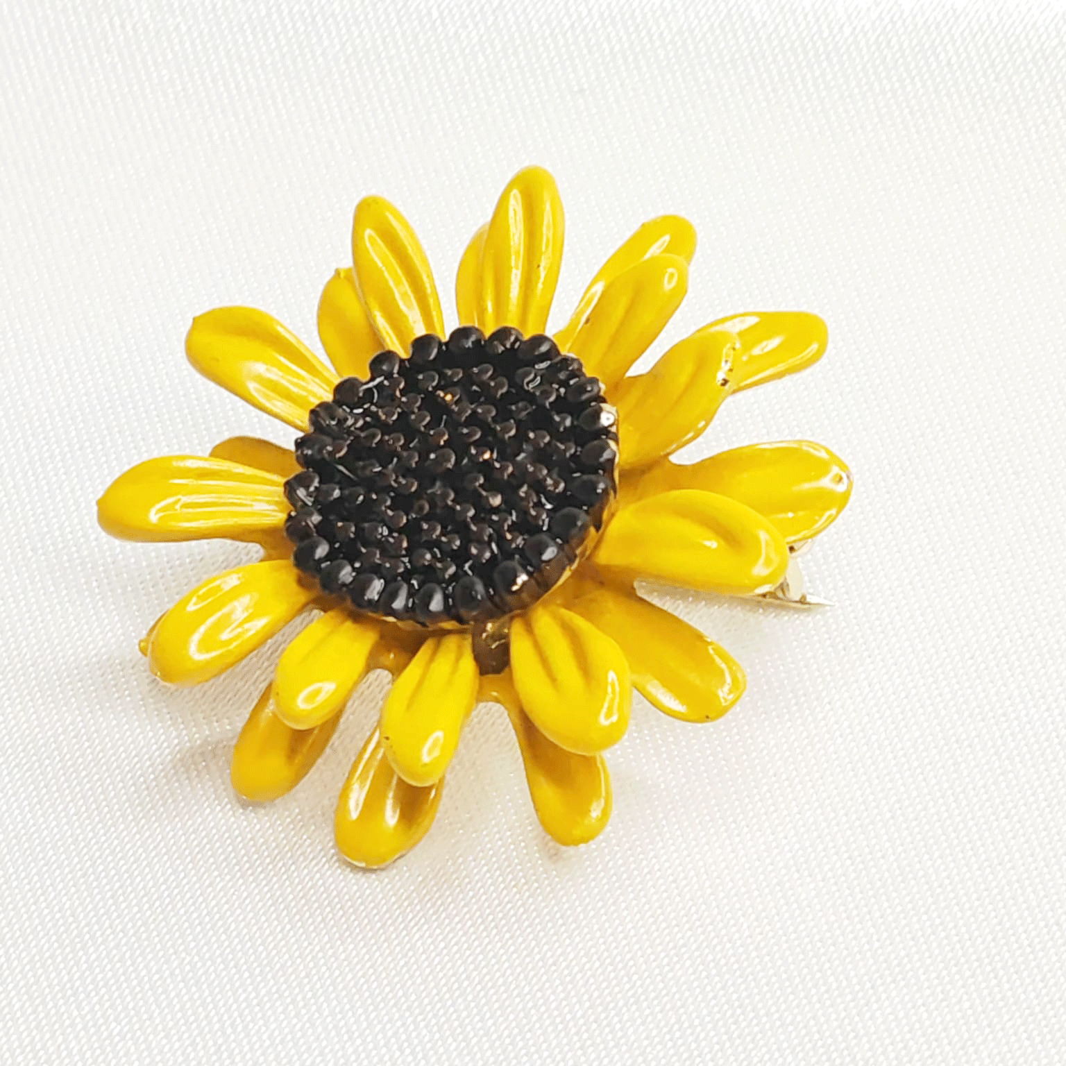 Broche tournesol émaillé jaune