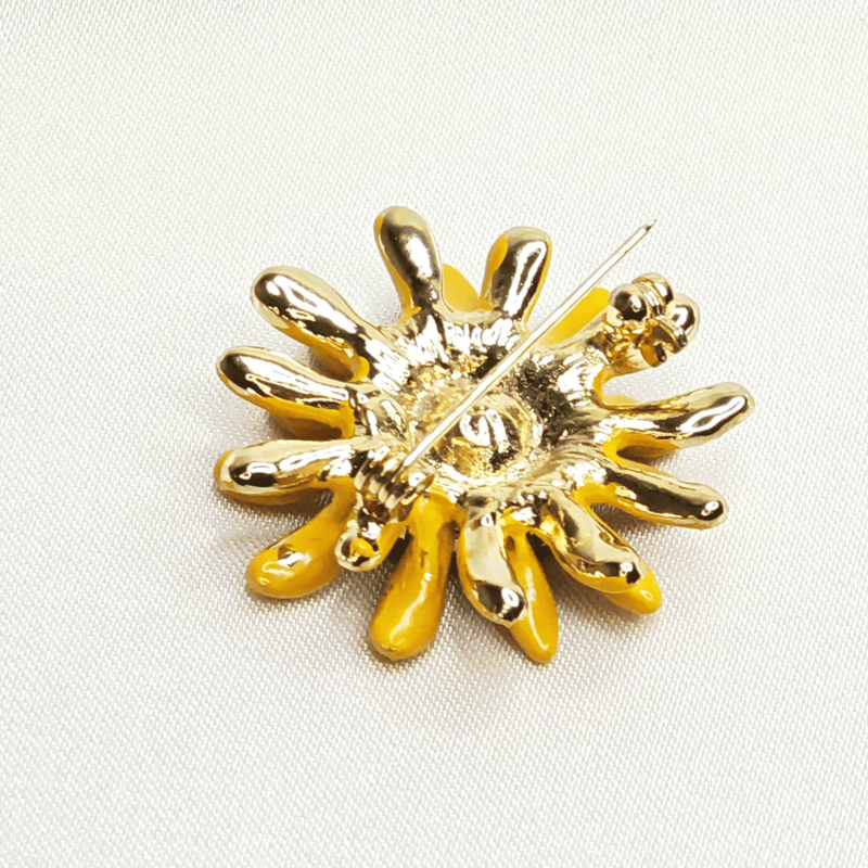 Broche tournesol émaillé jaune