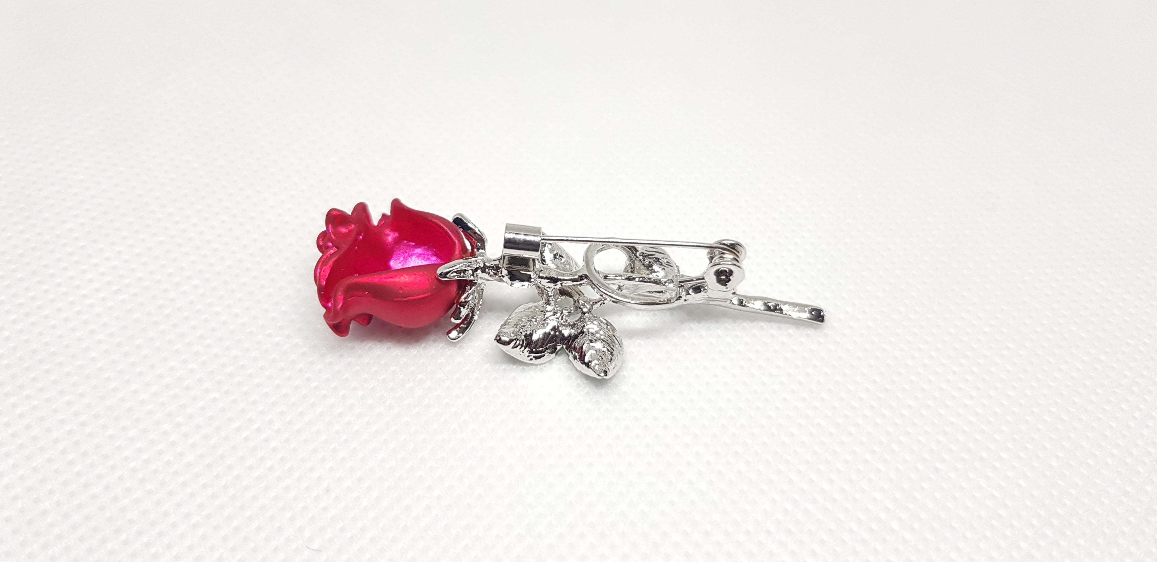 Broche bijou Rose Rouge Petales Vertes