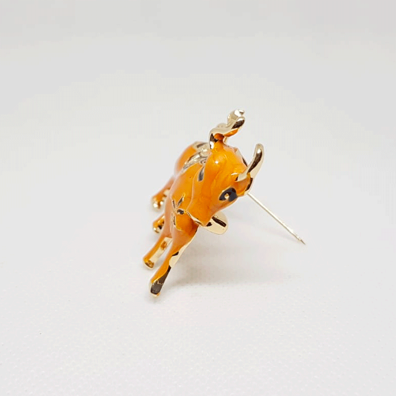 Broche Taureau Orange avec Détails Dorés – Bijou Fantaisie Élégant et Original