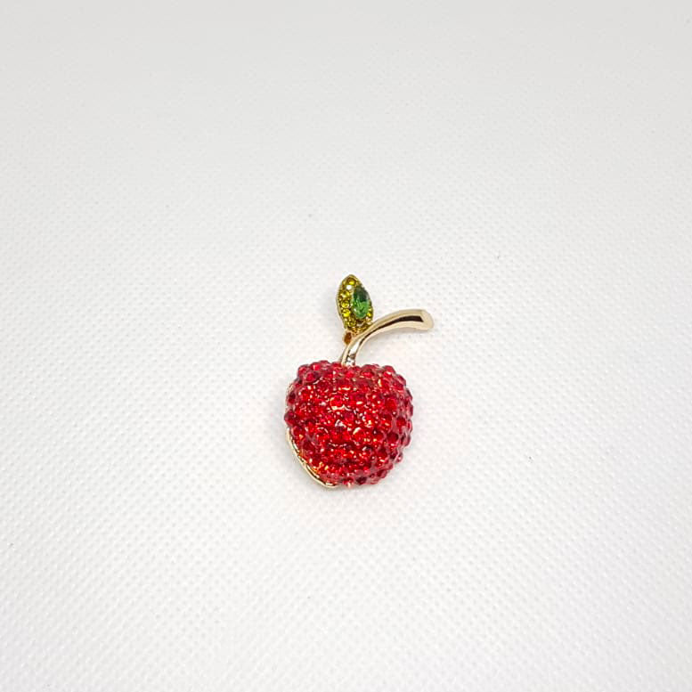 Broche fruit en forme de cerise doree et strass.