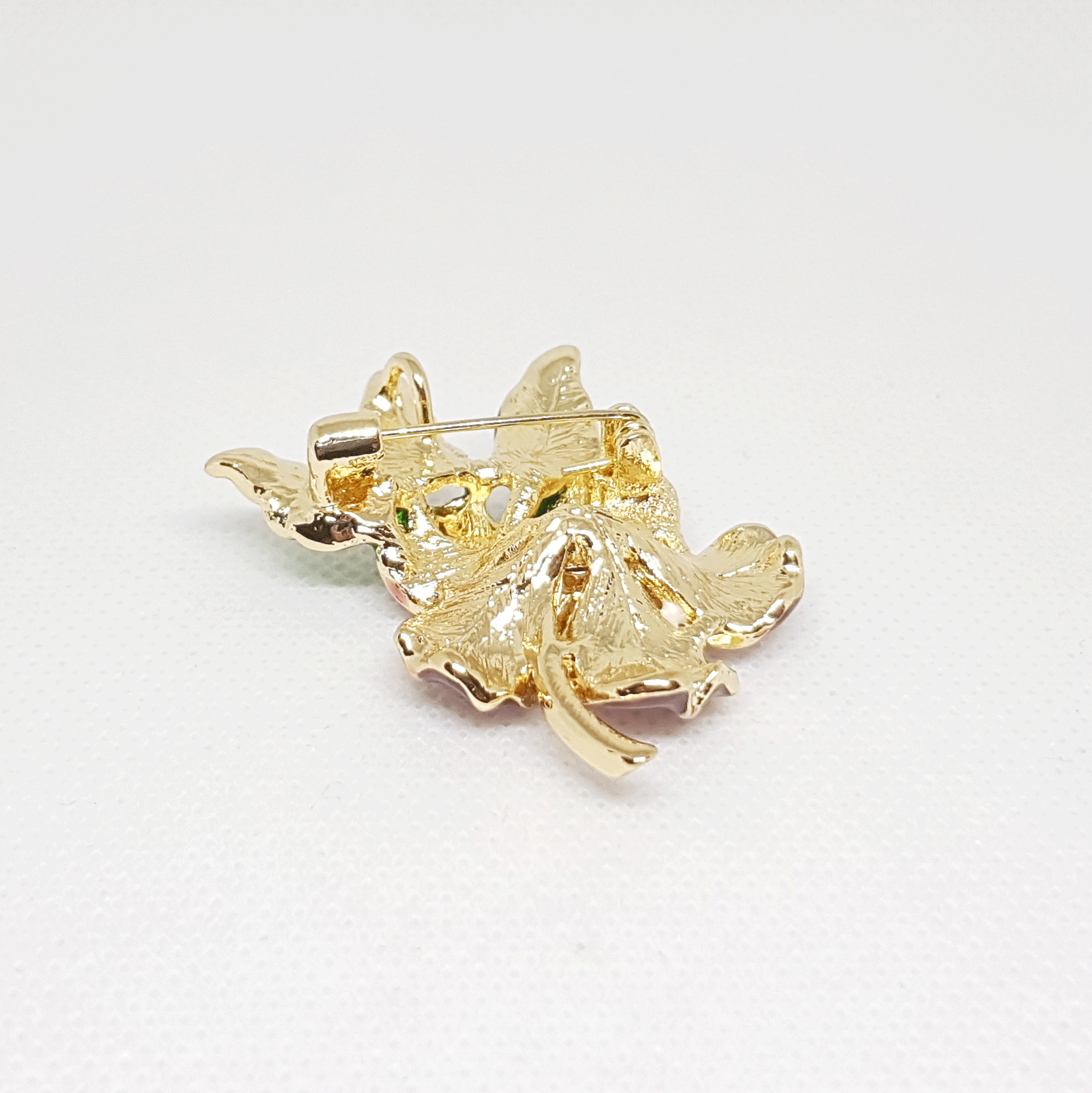 Broche dorée pour femme, fleur violet rosée pétales vertes, strass